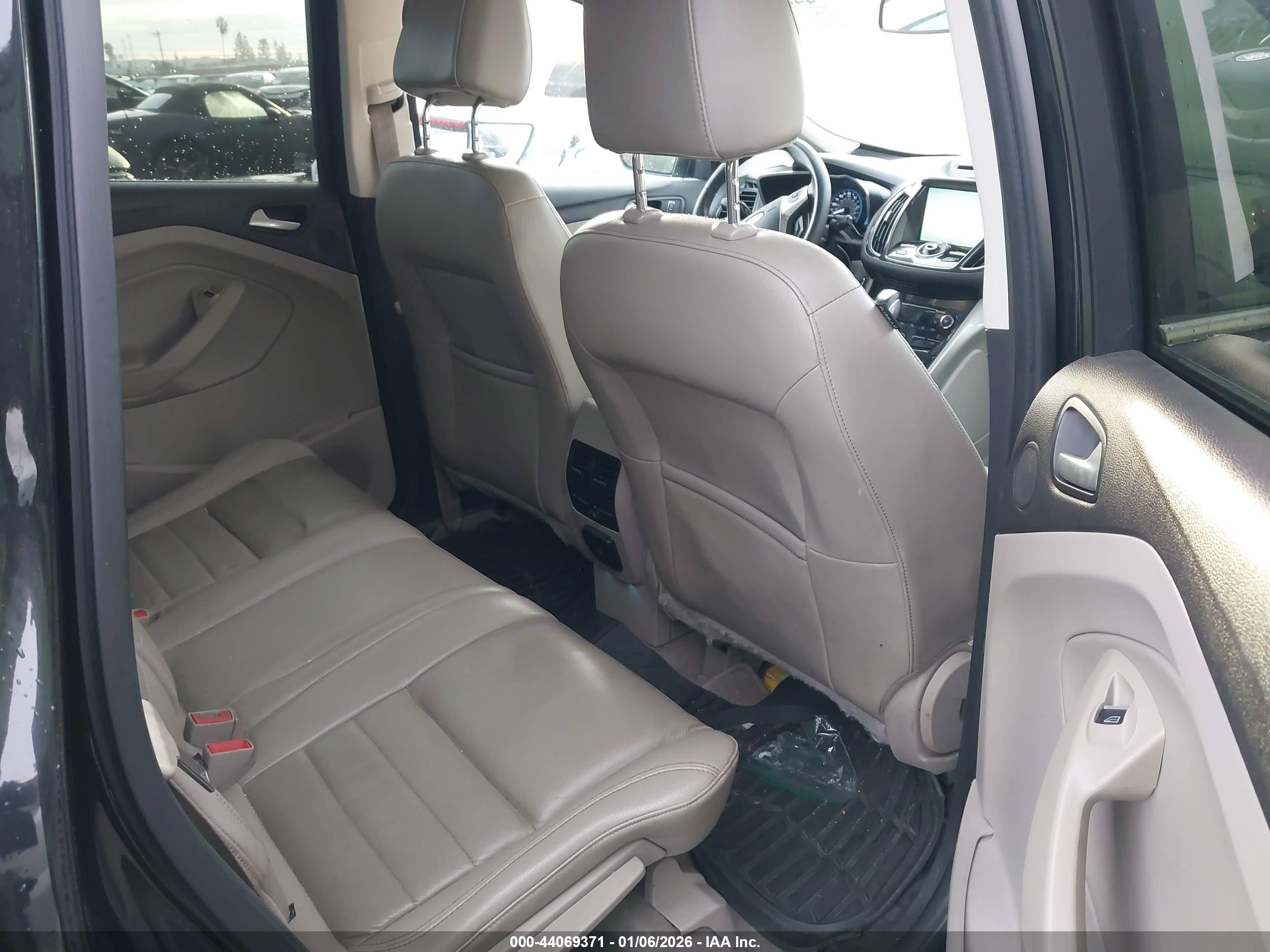 FORD C-MAX image 8