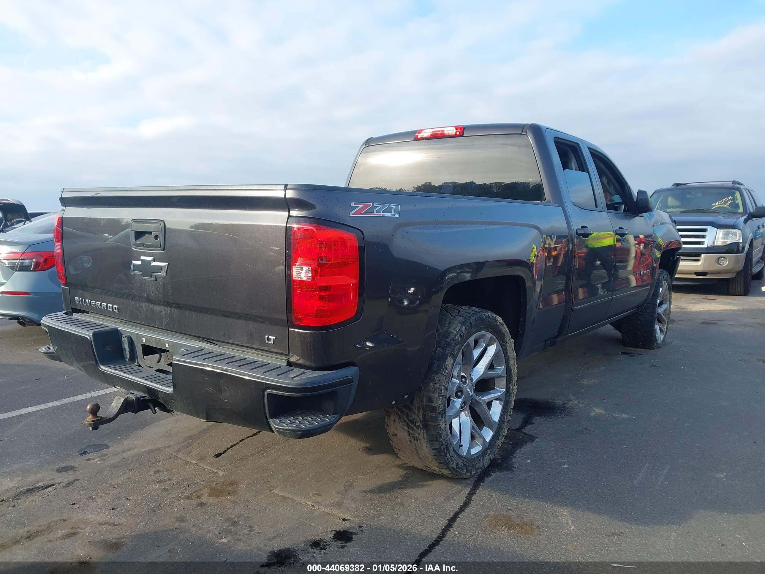 CHEVROLET SILVERADO image 4