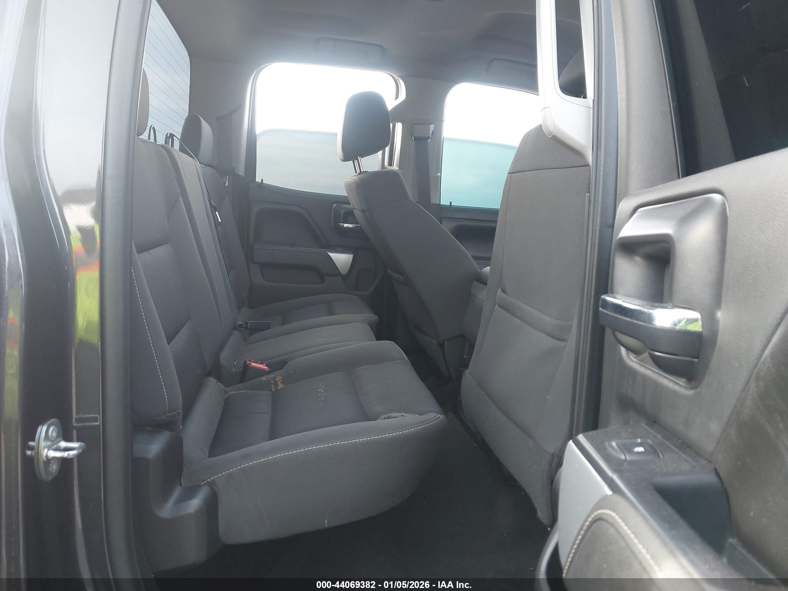 CHEVROLET SILVERADO image 8