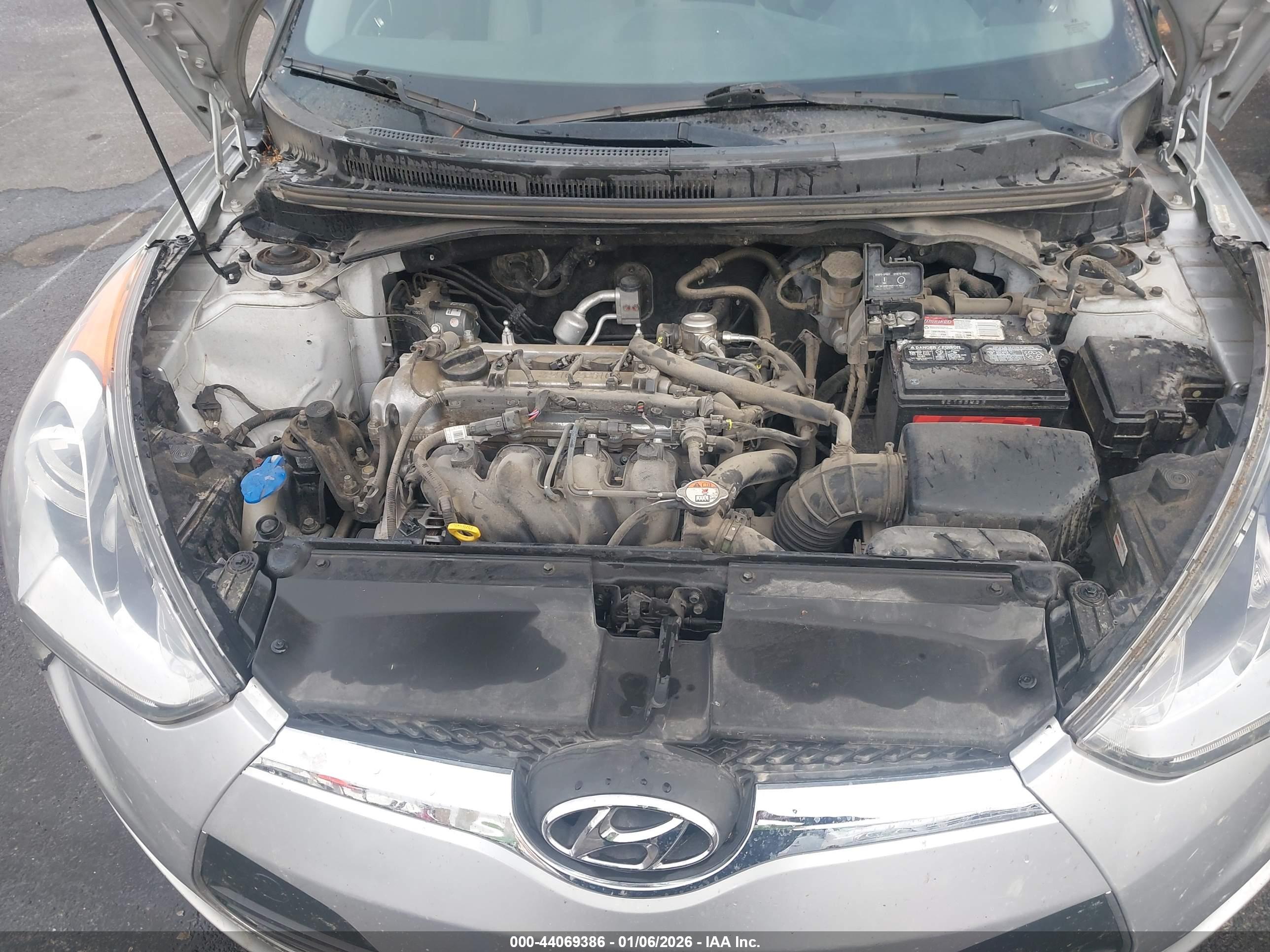 HYUNDAI VELOSTER image 10