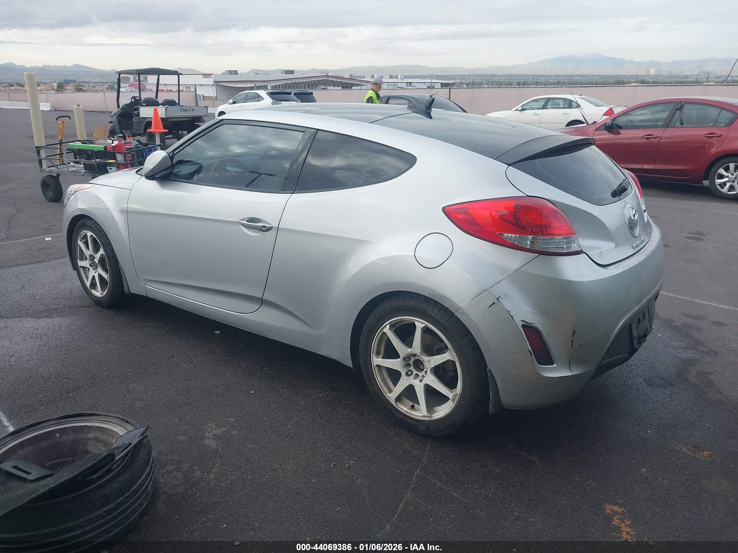 HYUNDAI VELOSTER image 3