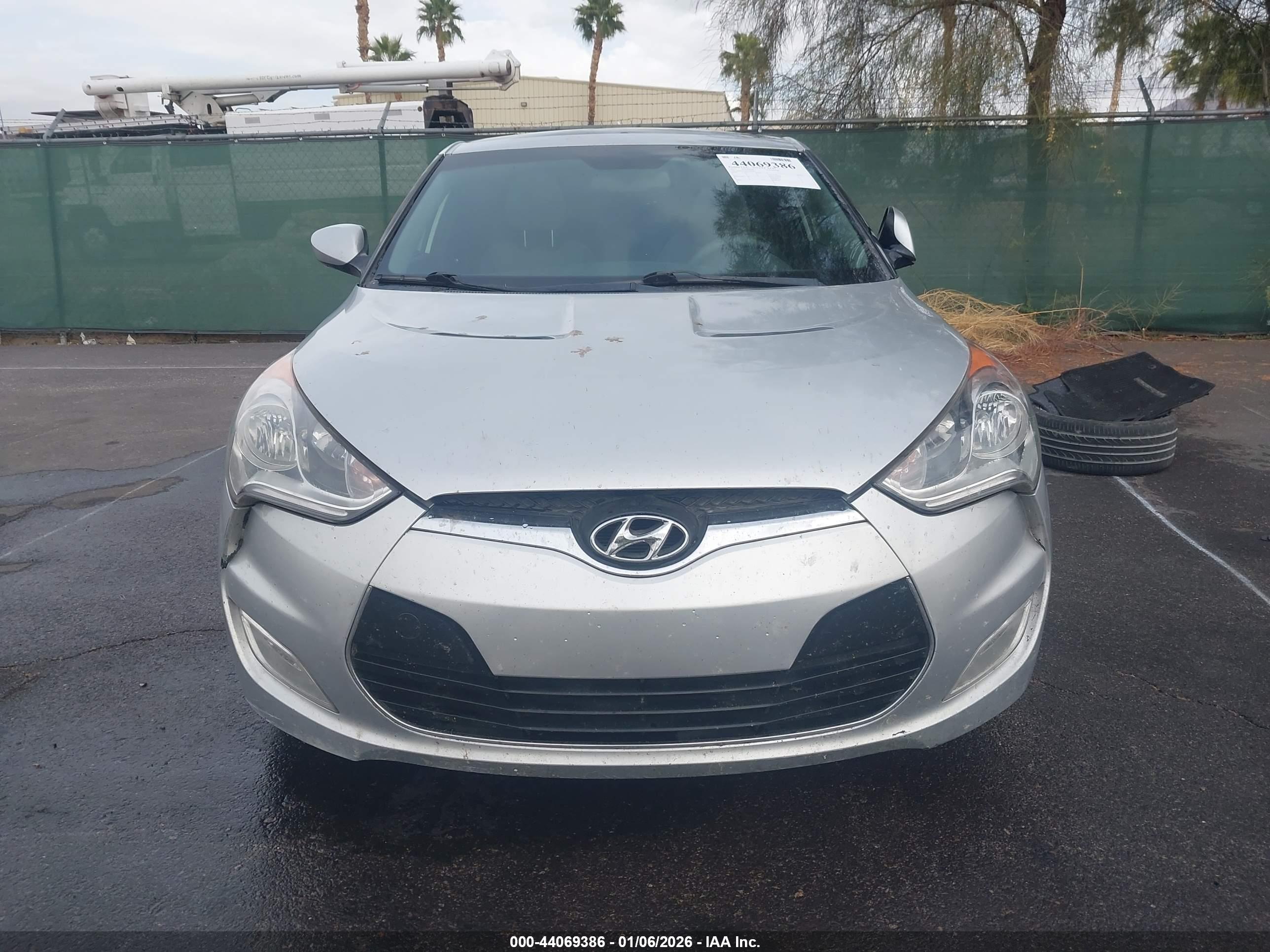 HYUNDAI VELOSTER image 6