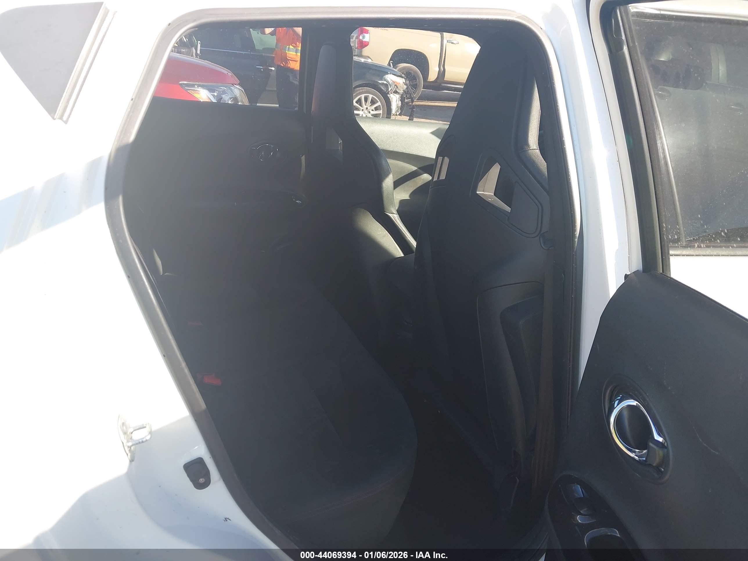 NISSAN JUKE image 8
