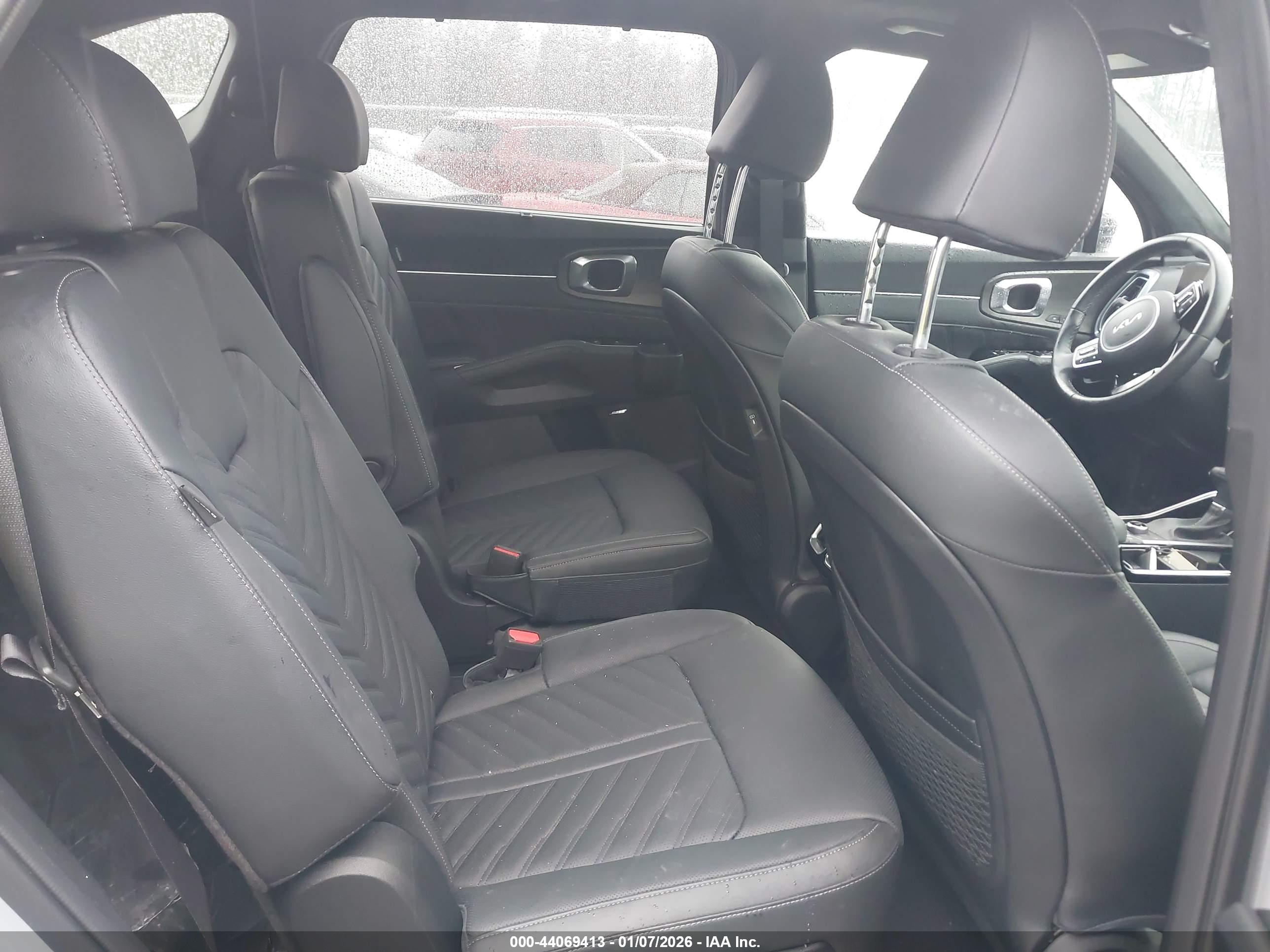 KIA SORENTO image 8