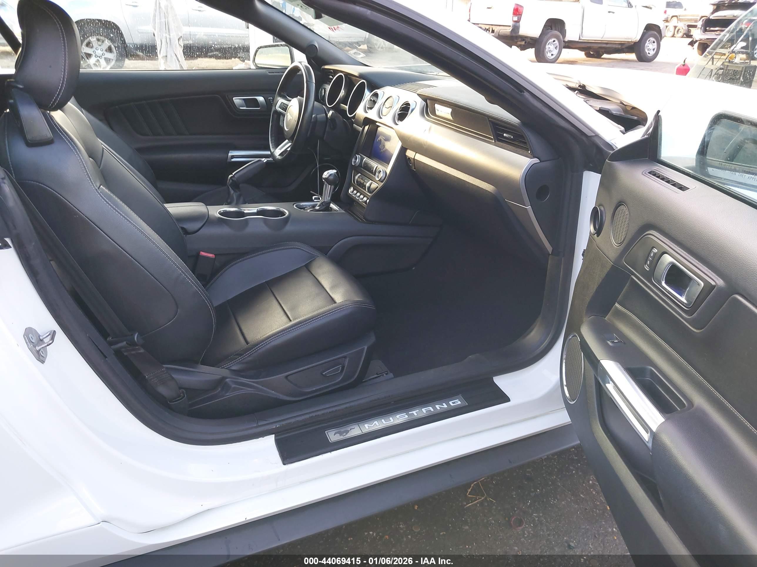 FORD MUSTANG image 5