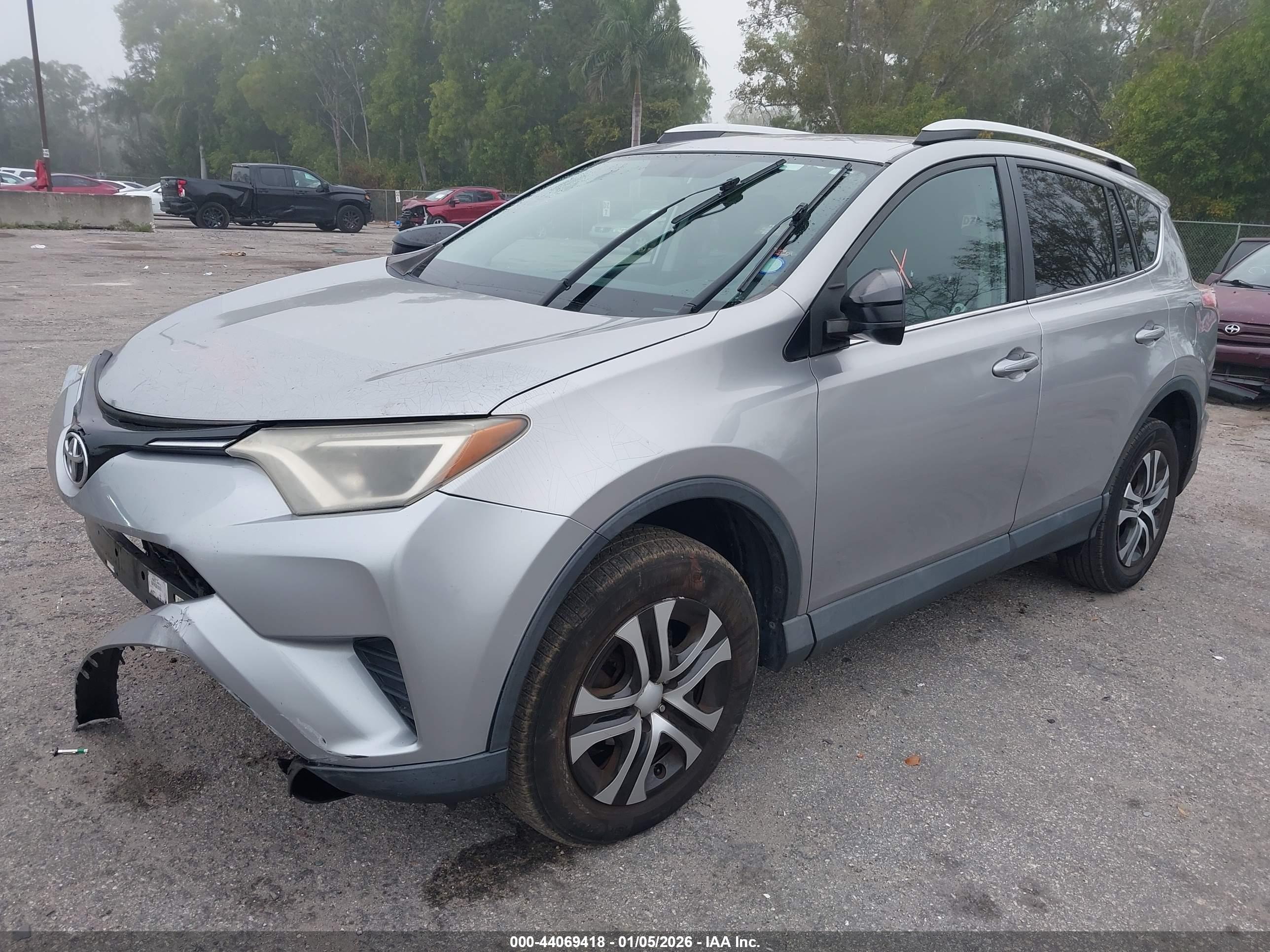 TOYOTA RAV4 image 2