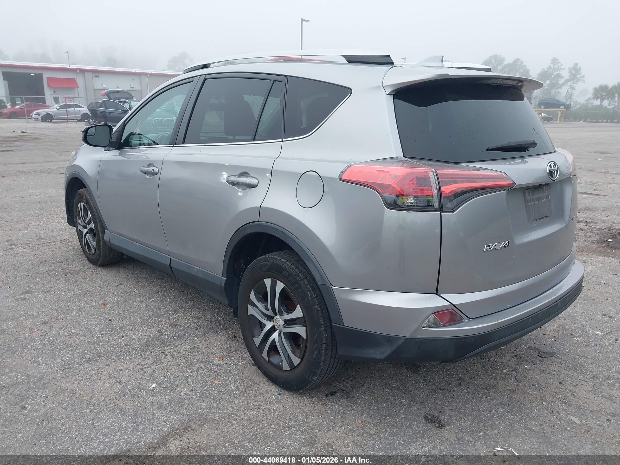 TOYOTA RAV4 image 3