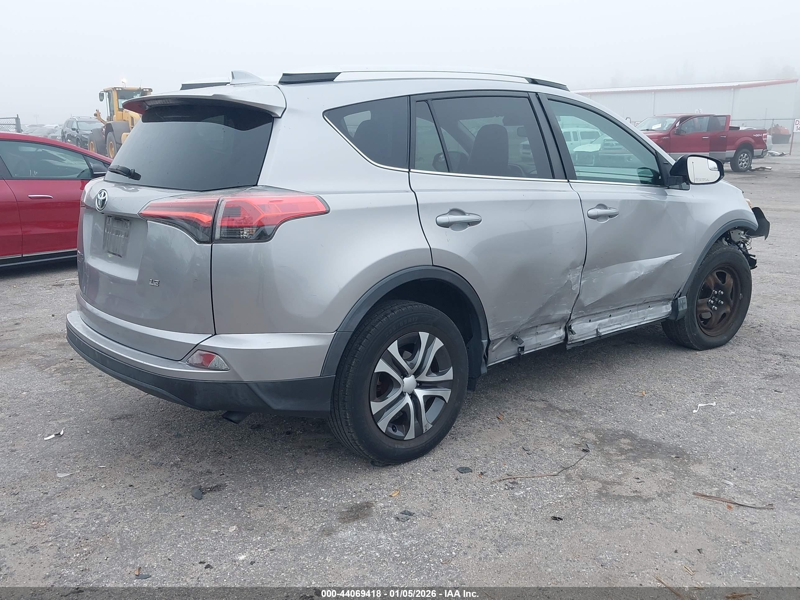 TOYOTA RAV4 image 4