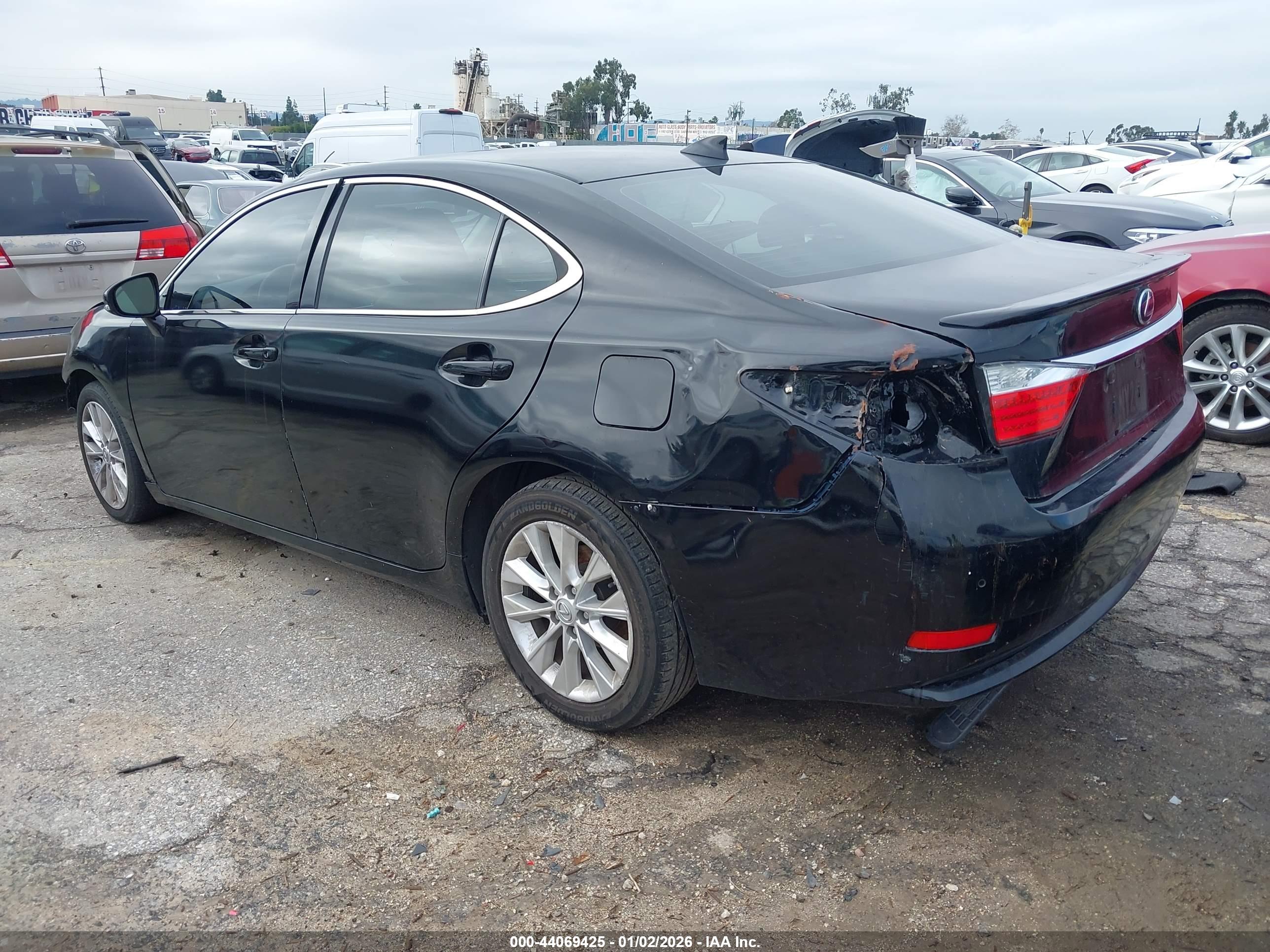 LEXUS ES image 3