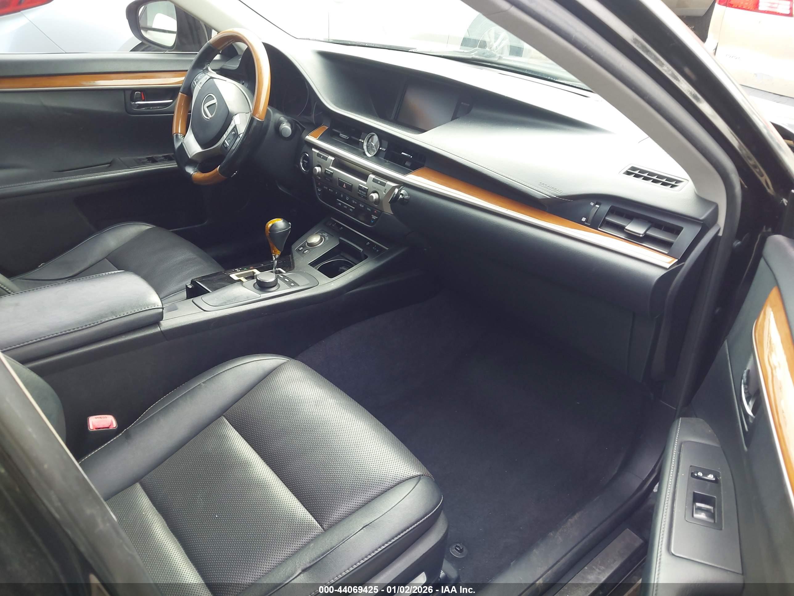 LEXUS ES image 5
