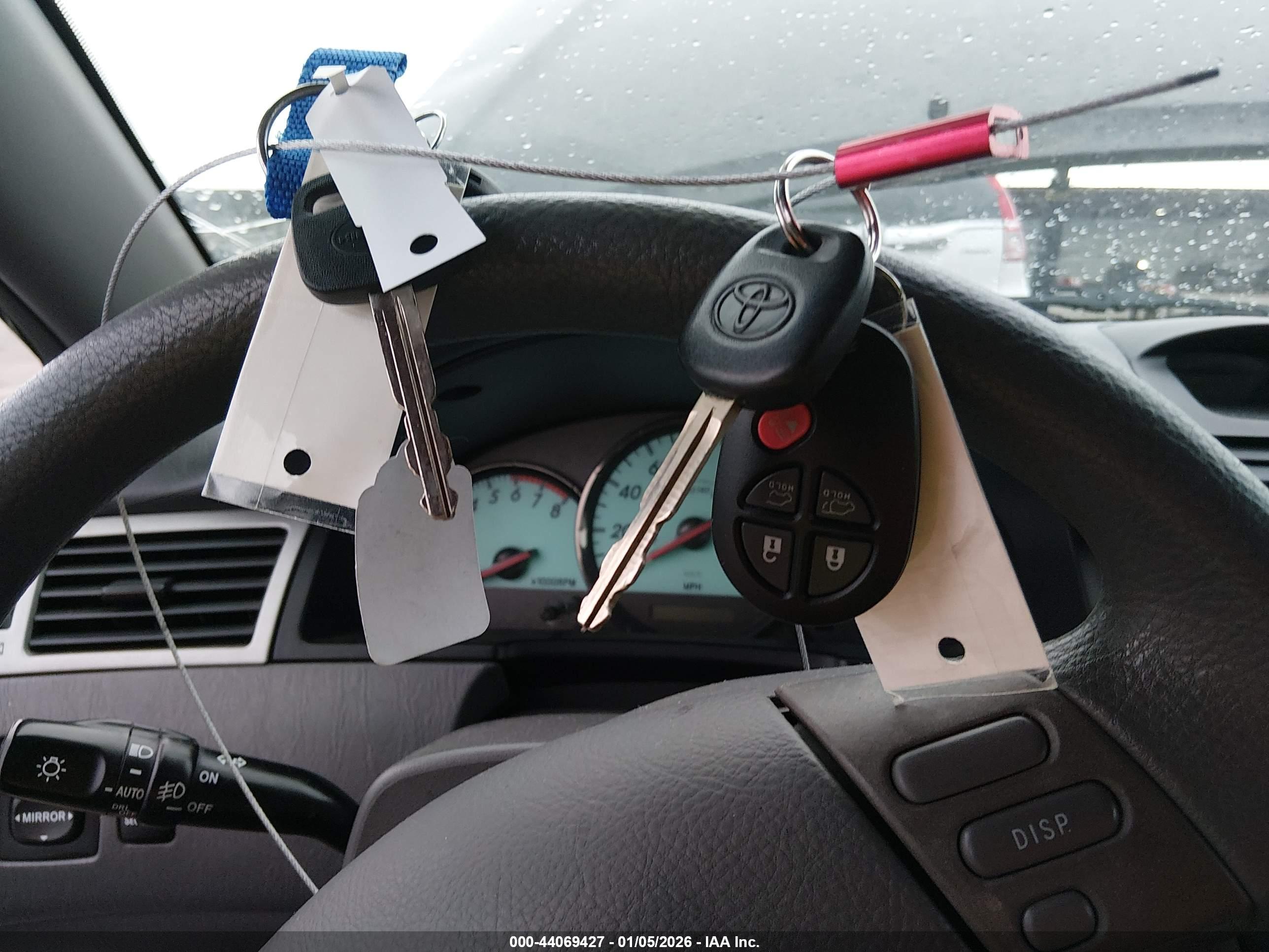 TOYOTA CAMRY image 11