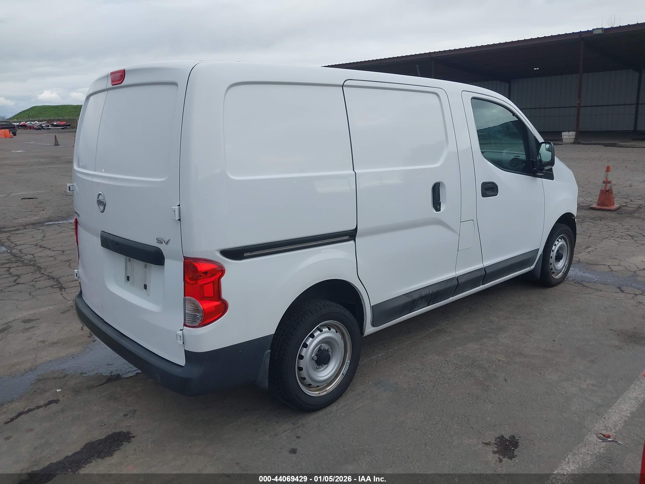 NISSAN NV200 image 4