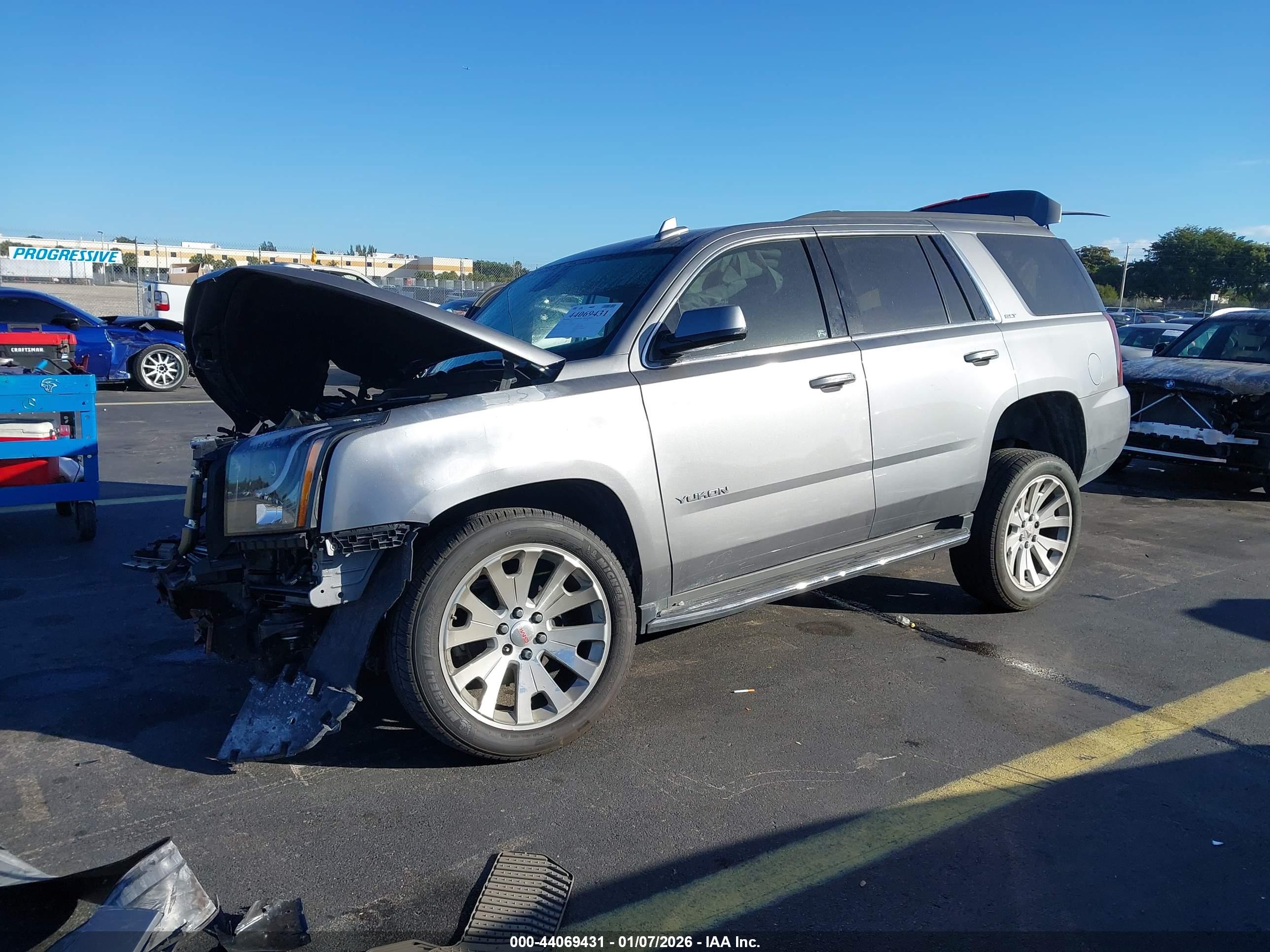 GMC YUKON image 2