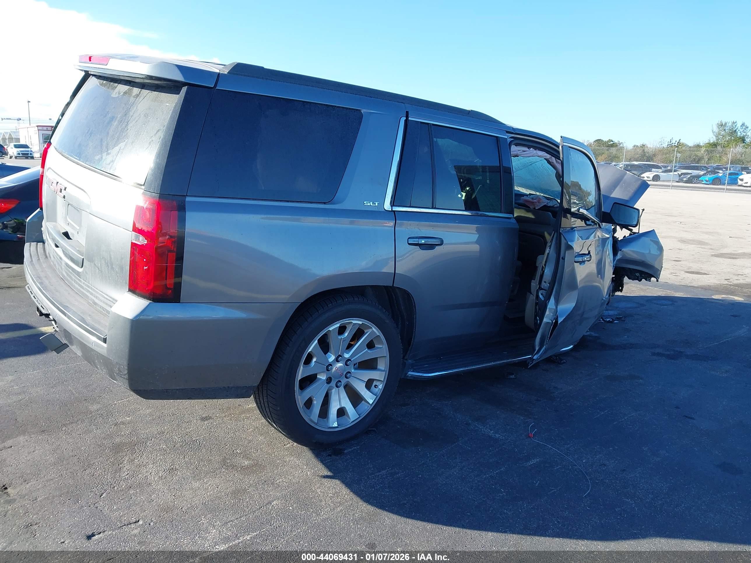 GMC YUKON image 4