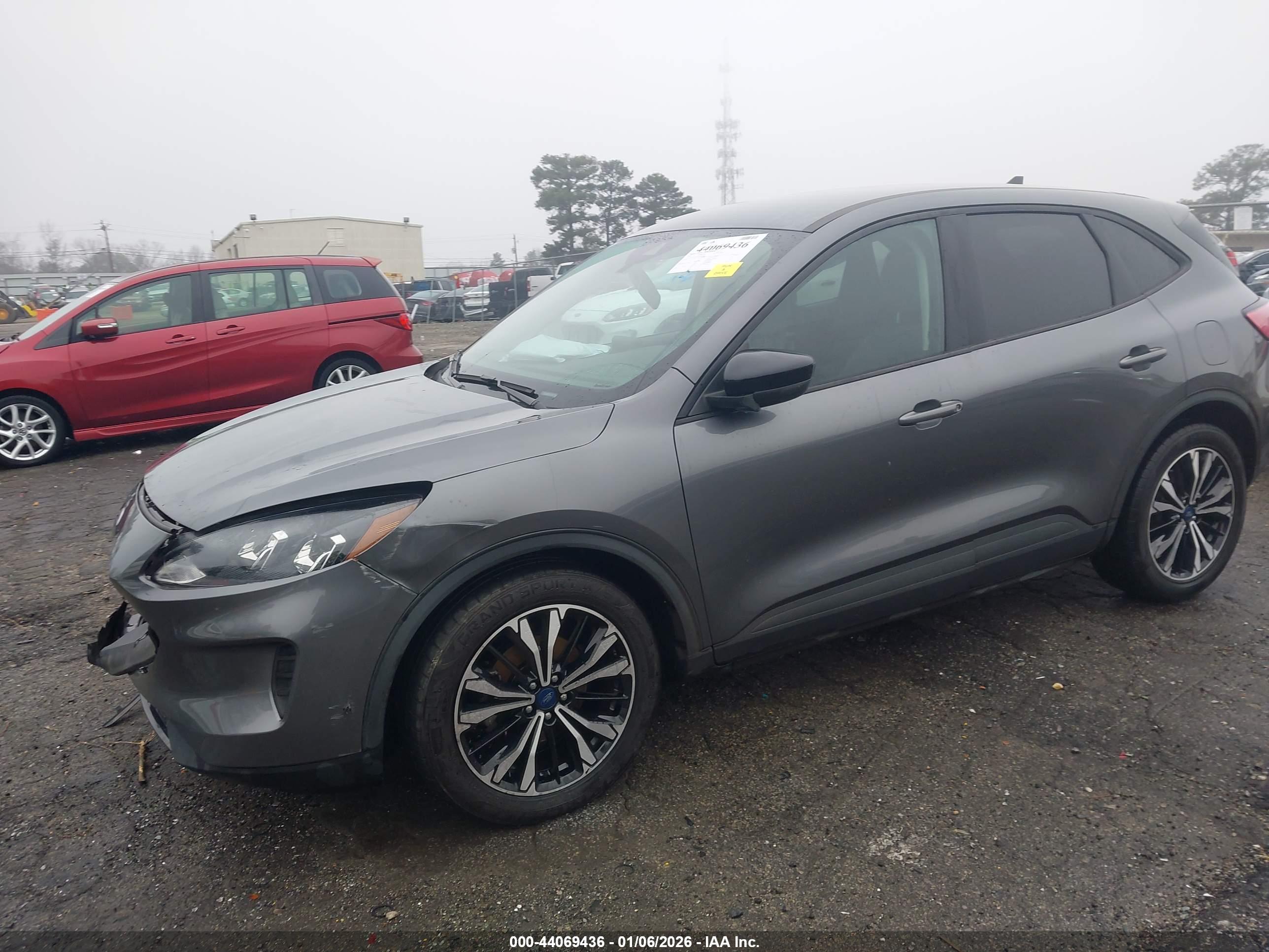 FORD ESCAPE image 2