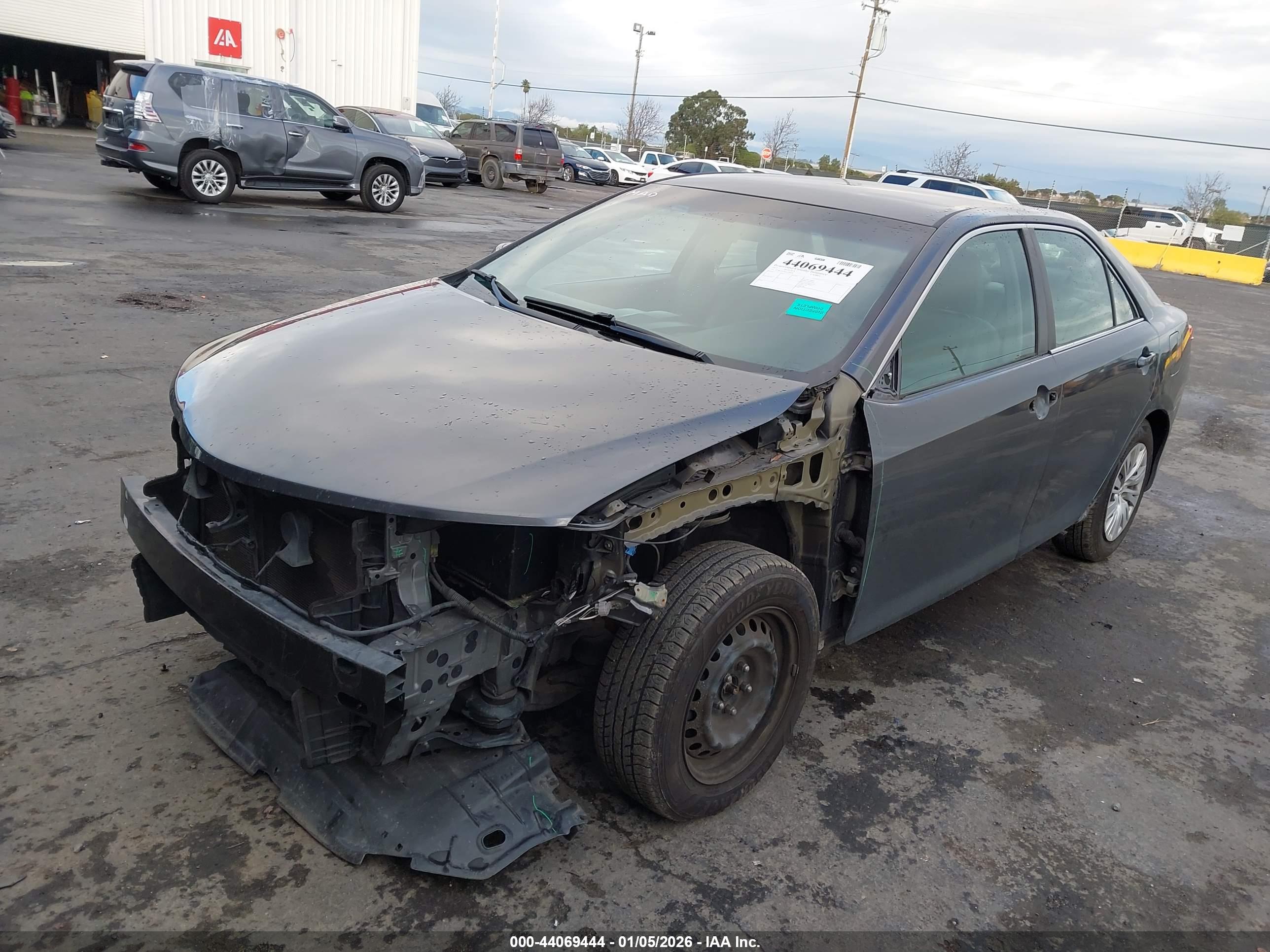 TOYOTA CAMRY image 2