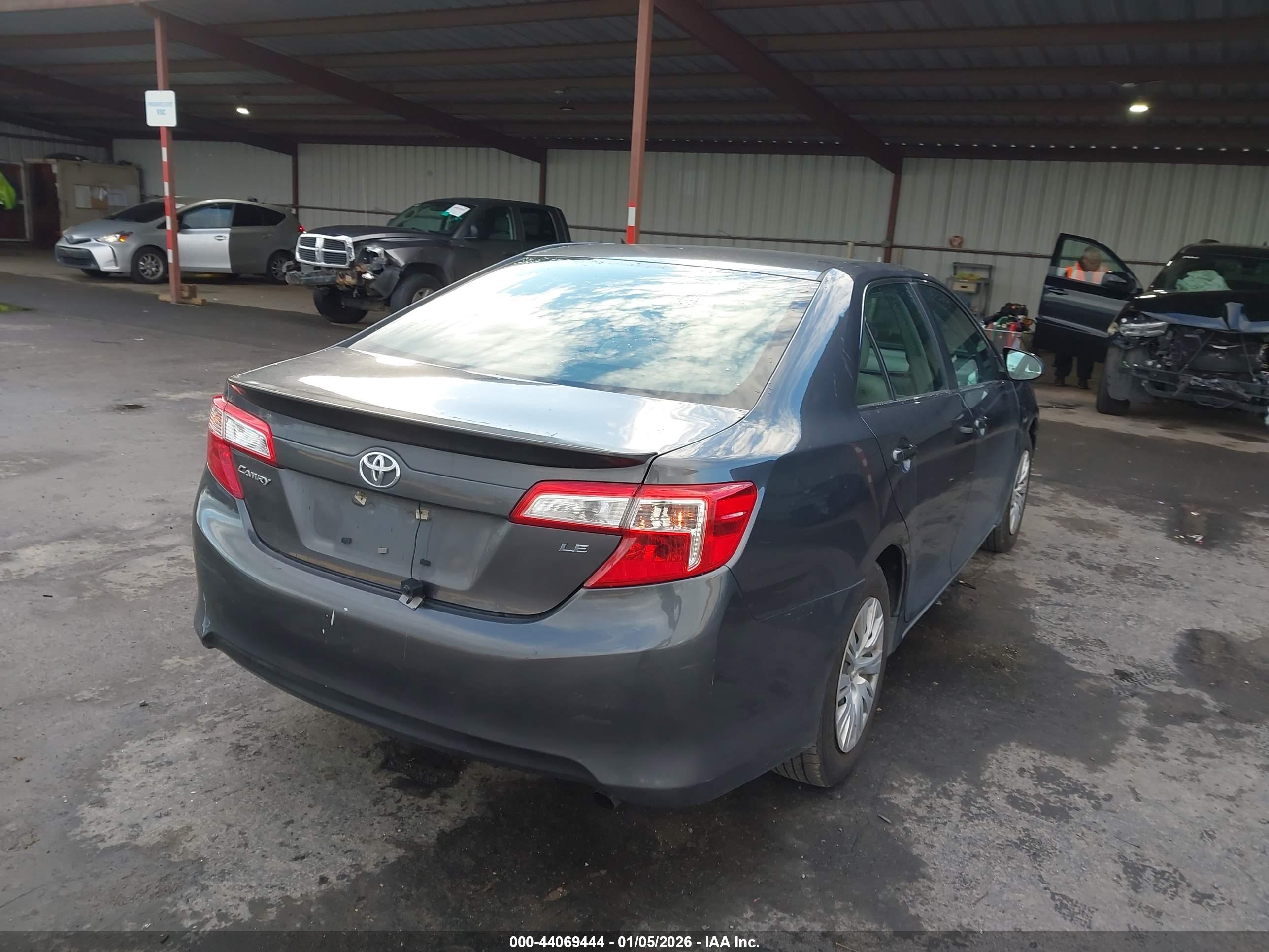 TOYOTA CAMRY image 4