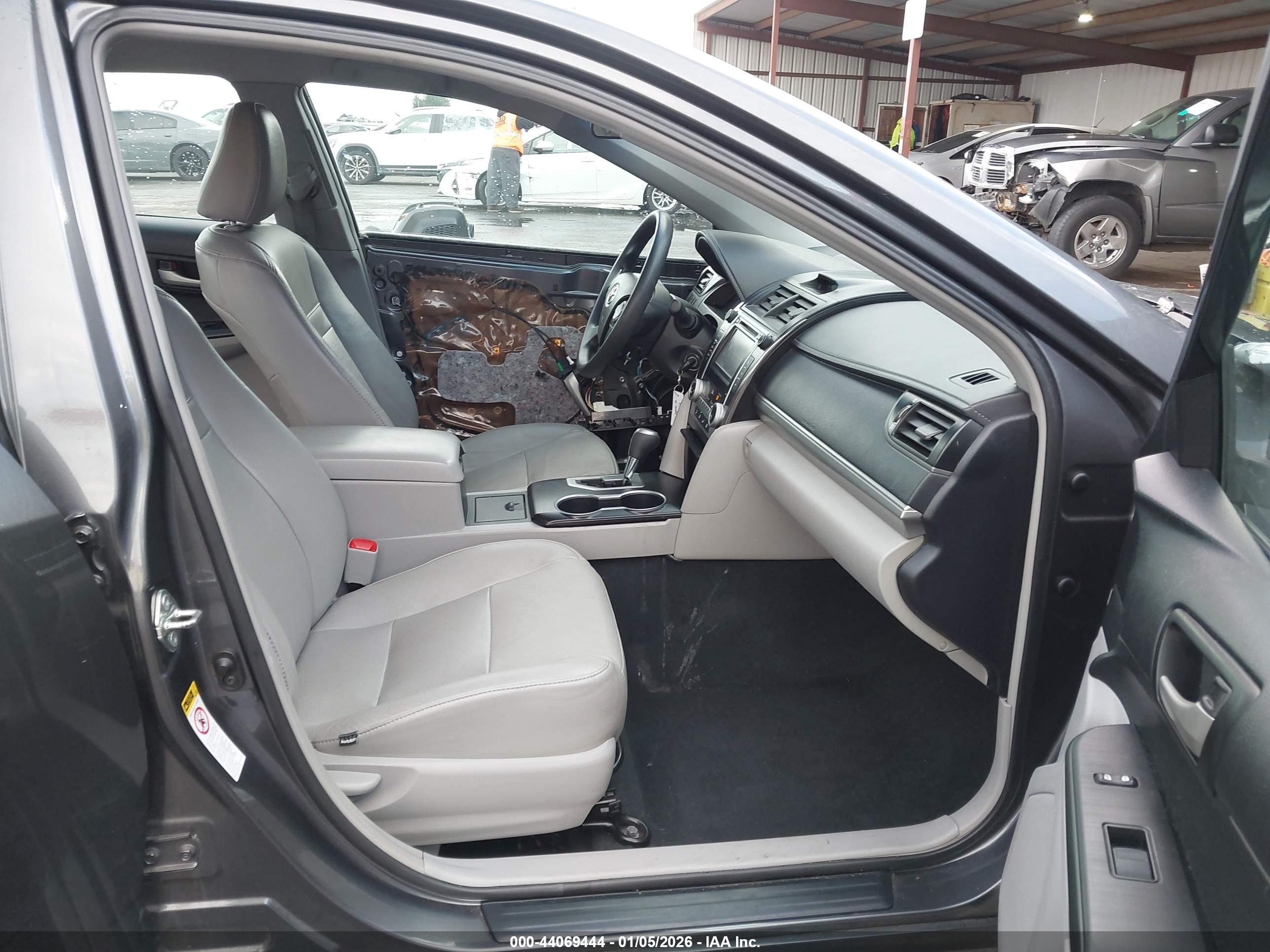 TOYOTA CAMRY image 5
