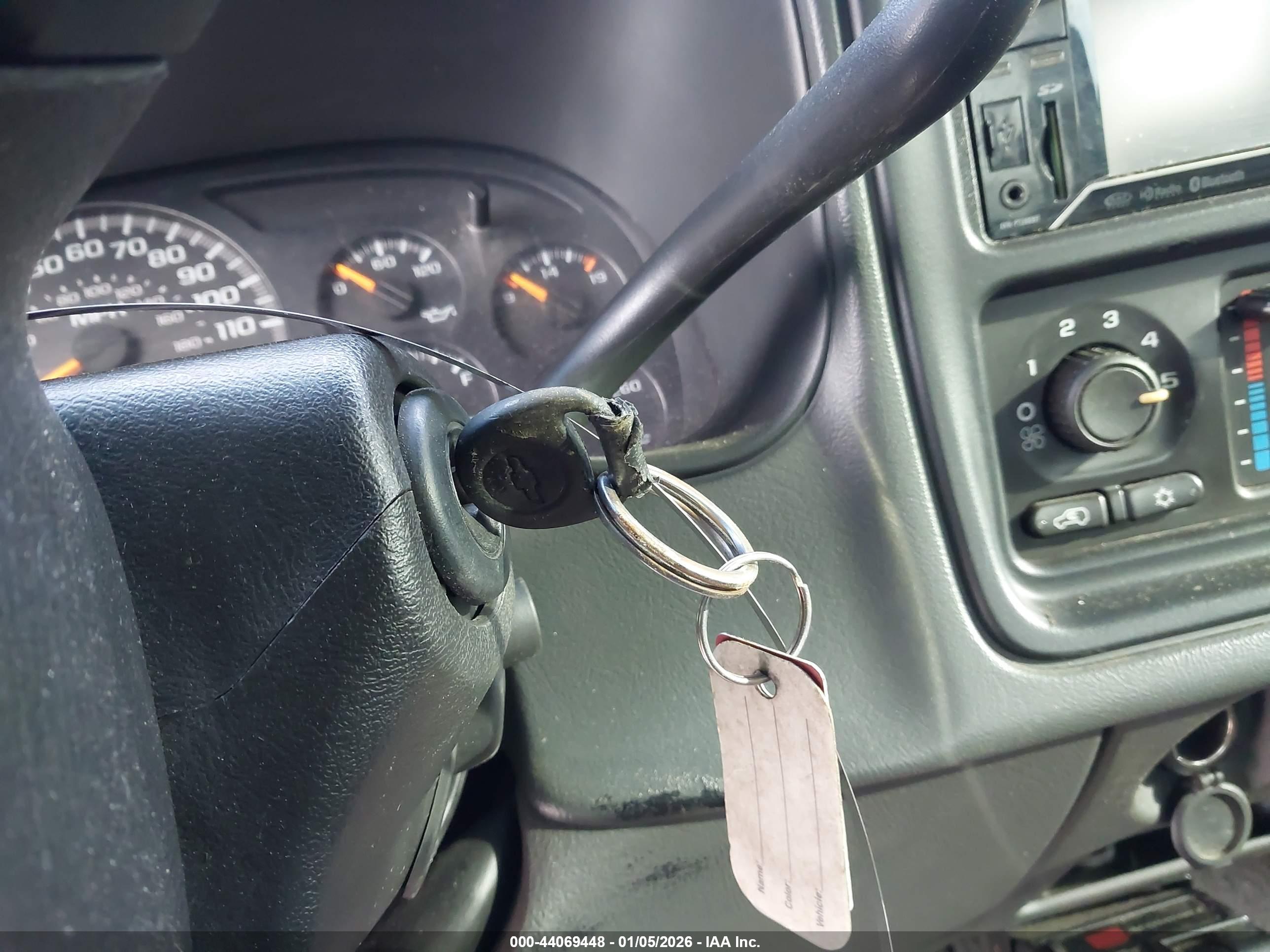 CHEVROLET SILVERADO image 11