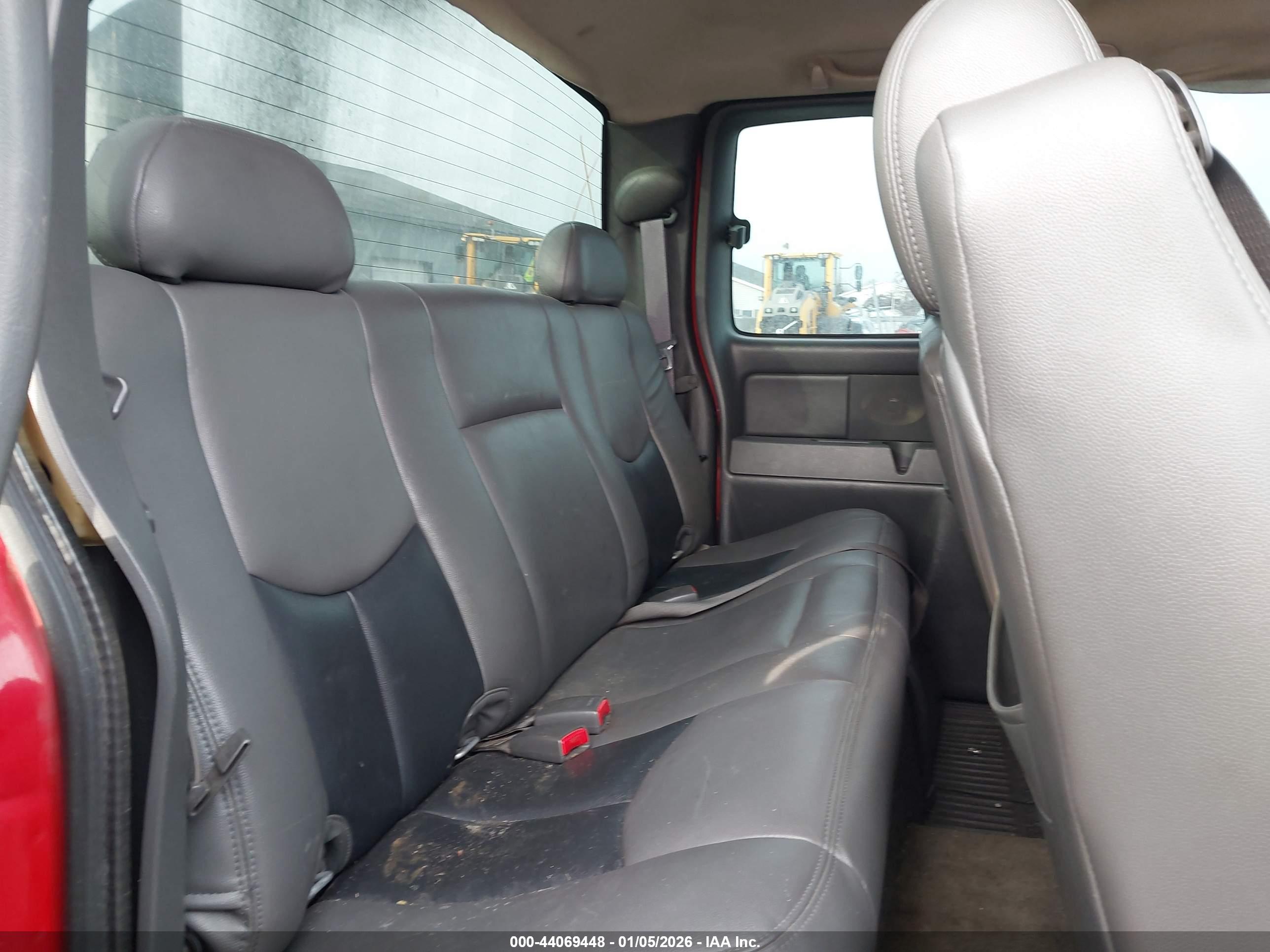 CHEVROLET SILVERADO image 8