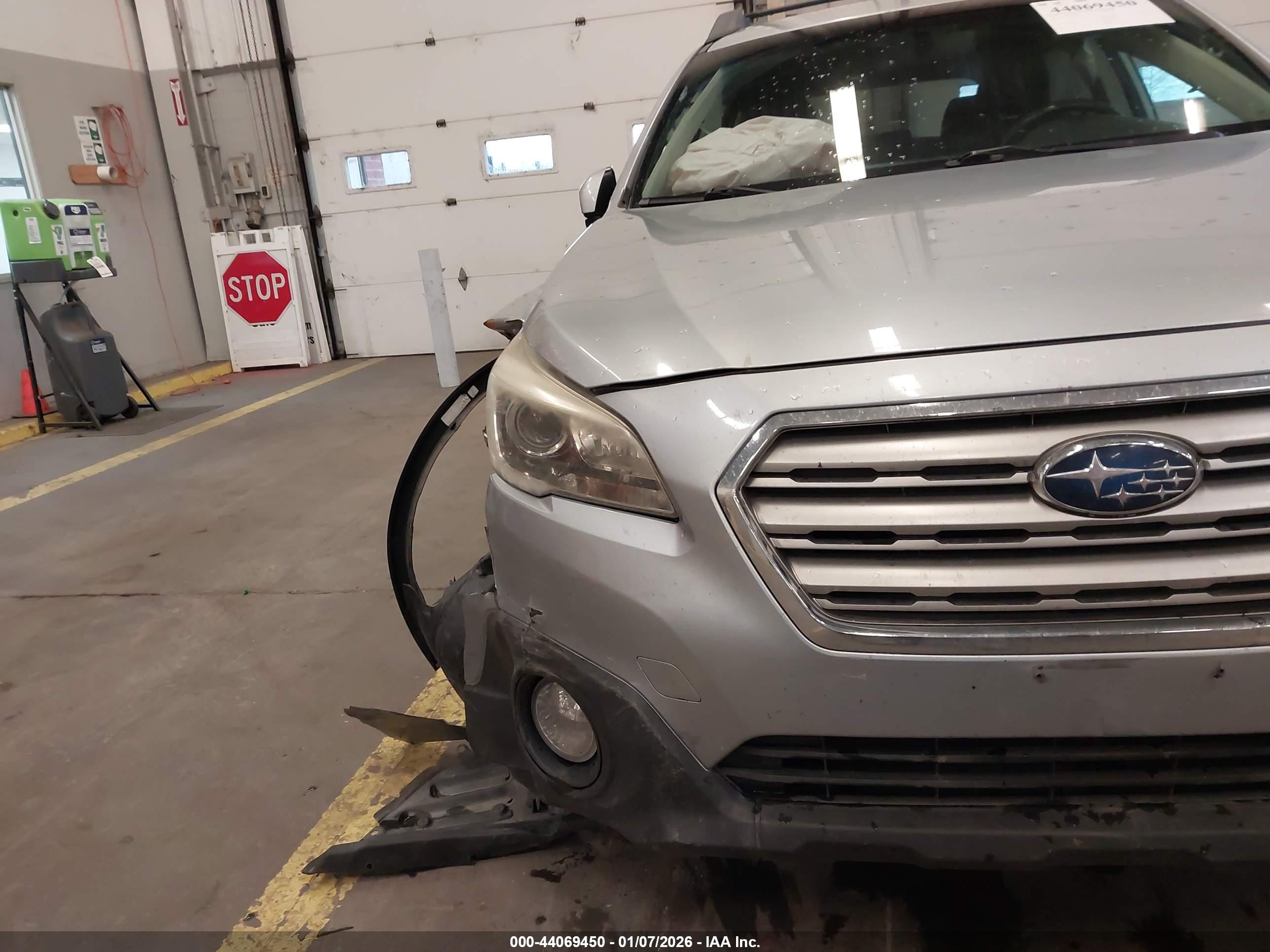SUBARU OUTBACK image 6