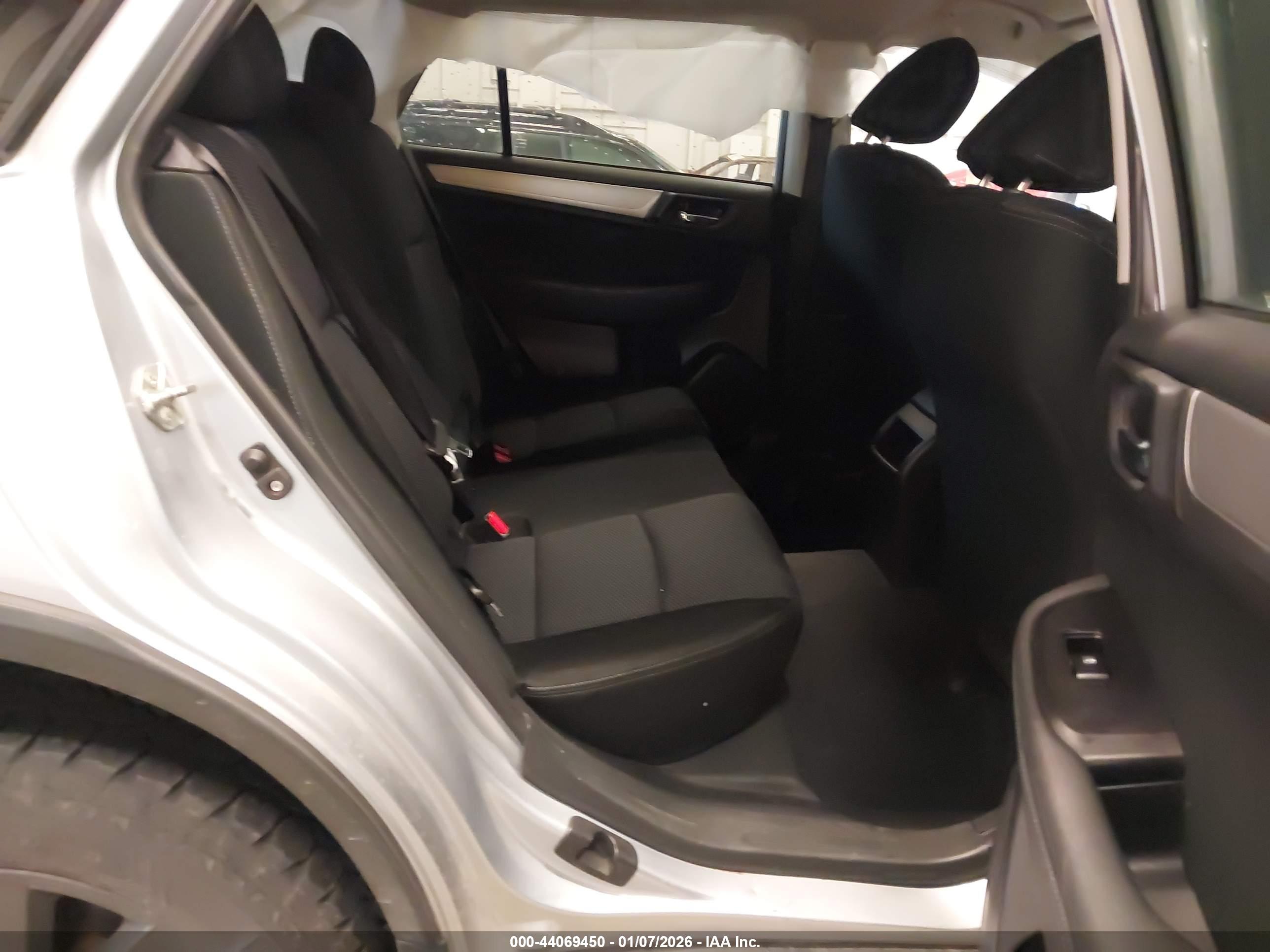 SUBARU OUTBACK image 8