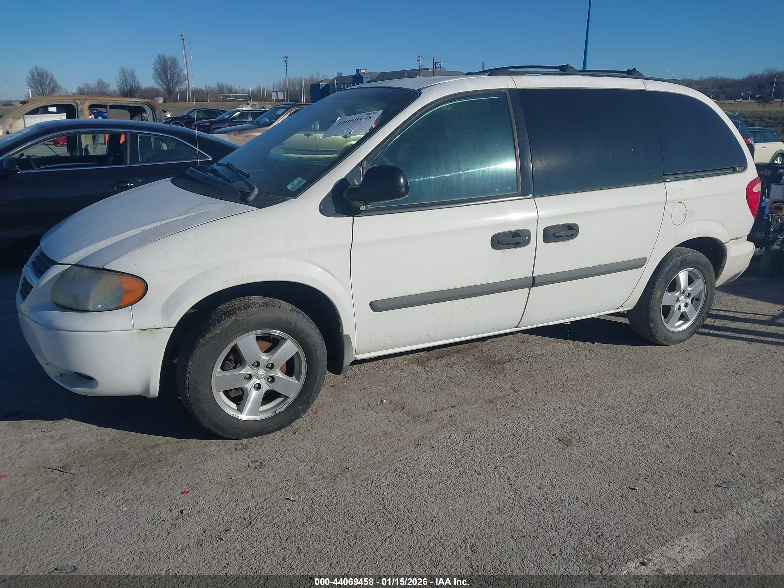 DODGE CARAVAN image 2