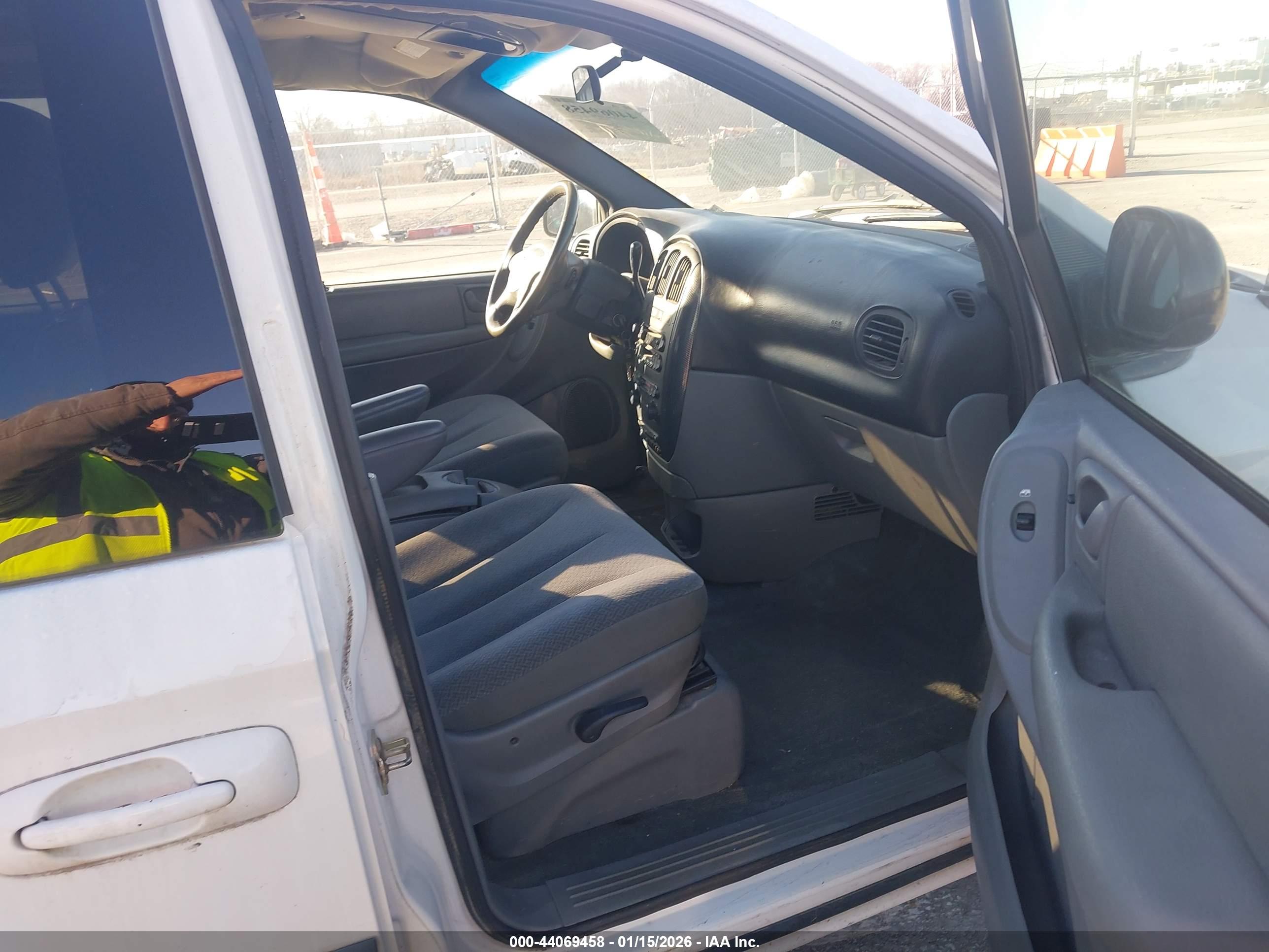 DODGE CARAVAN image 5