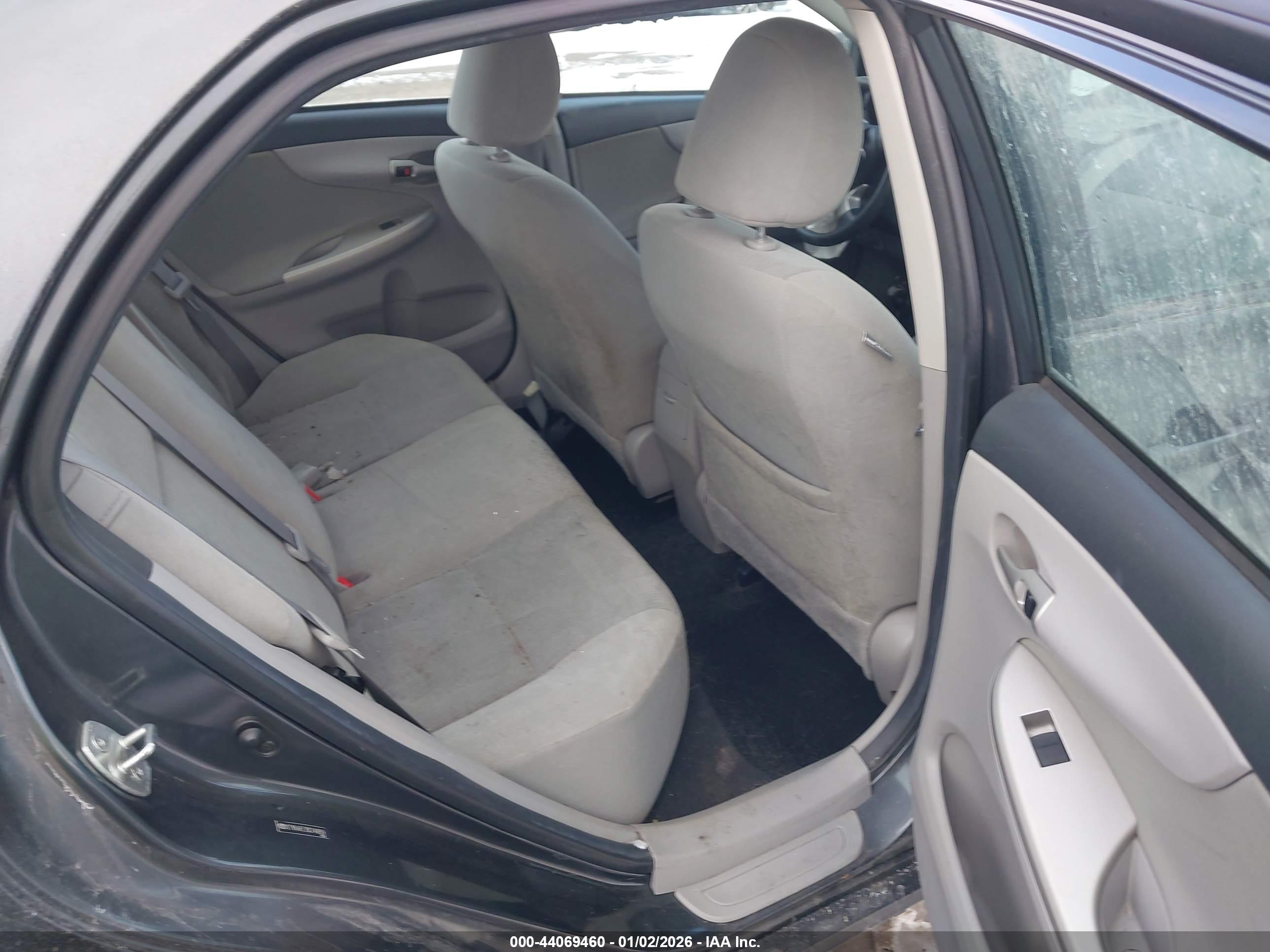 TOYOTA COROLLA image 8