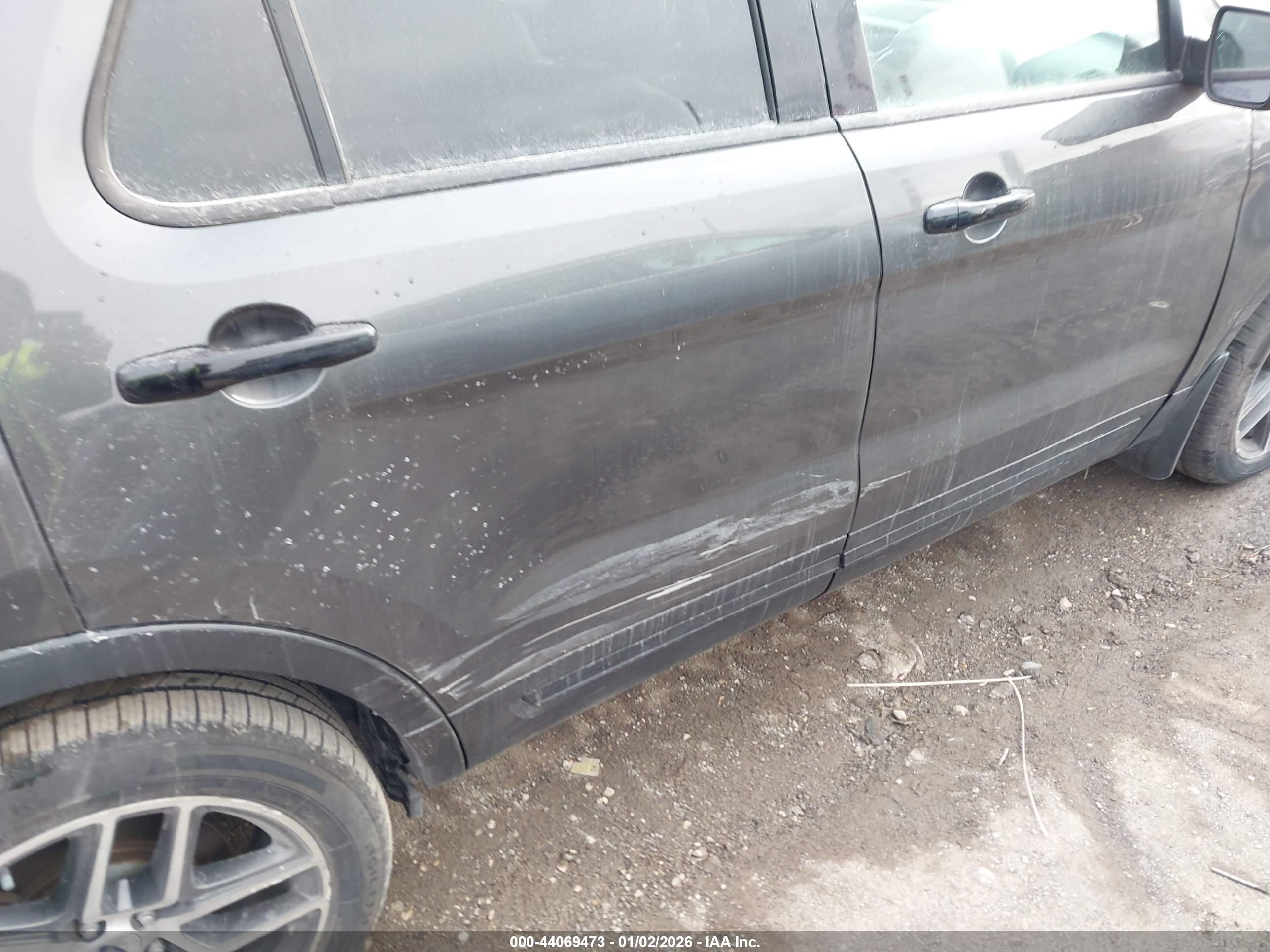 FORD EXPLORER image 6