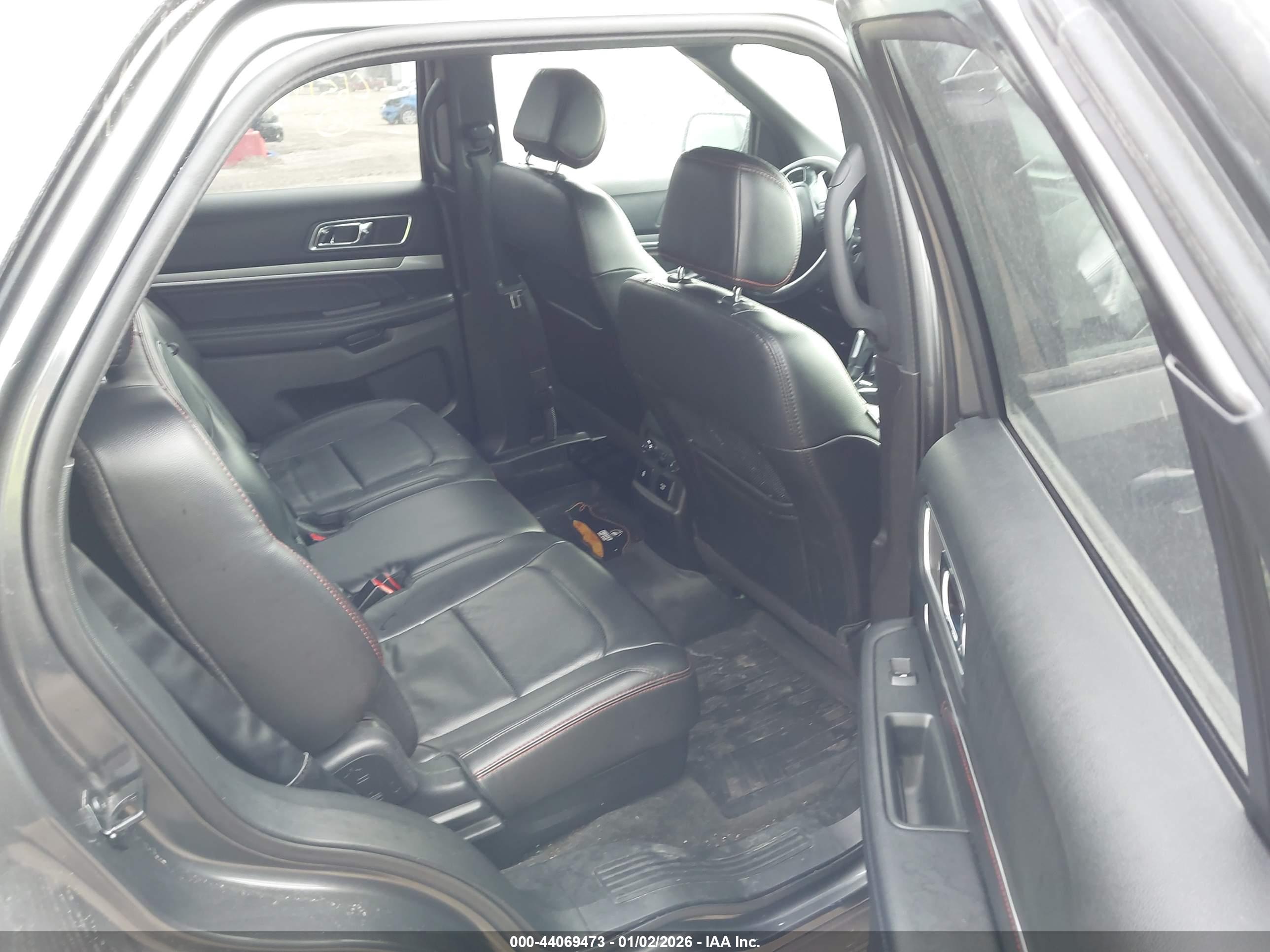 FORD EXPLORER image 8