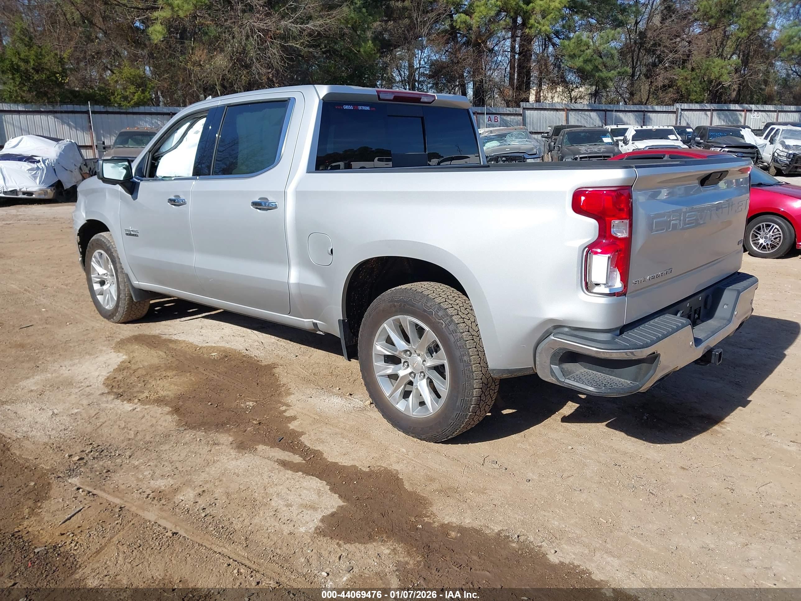 CHEVROLET SILVERADO image 3