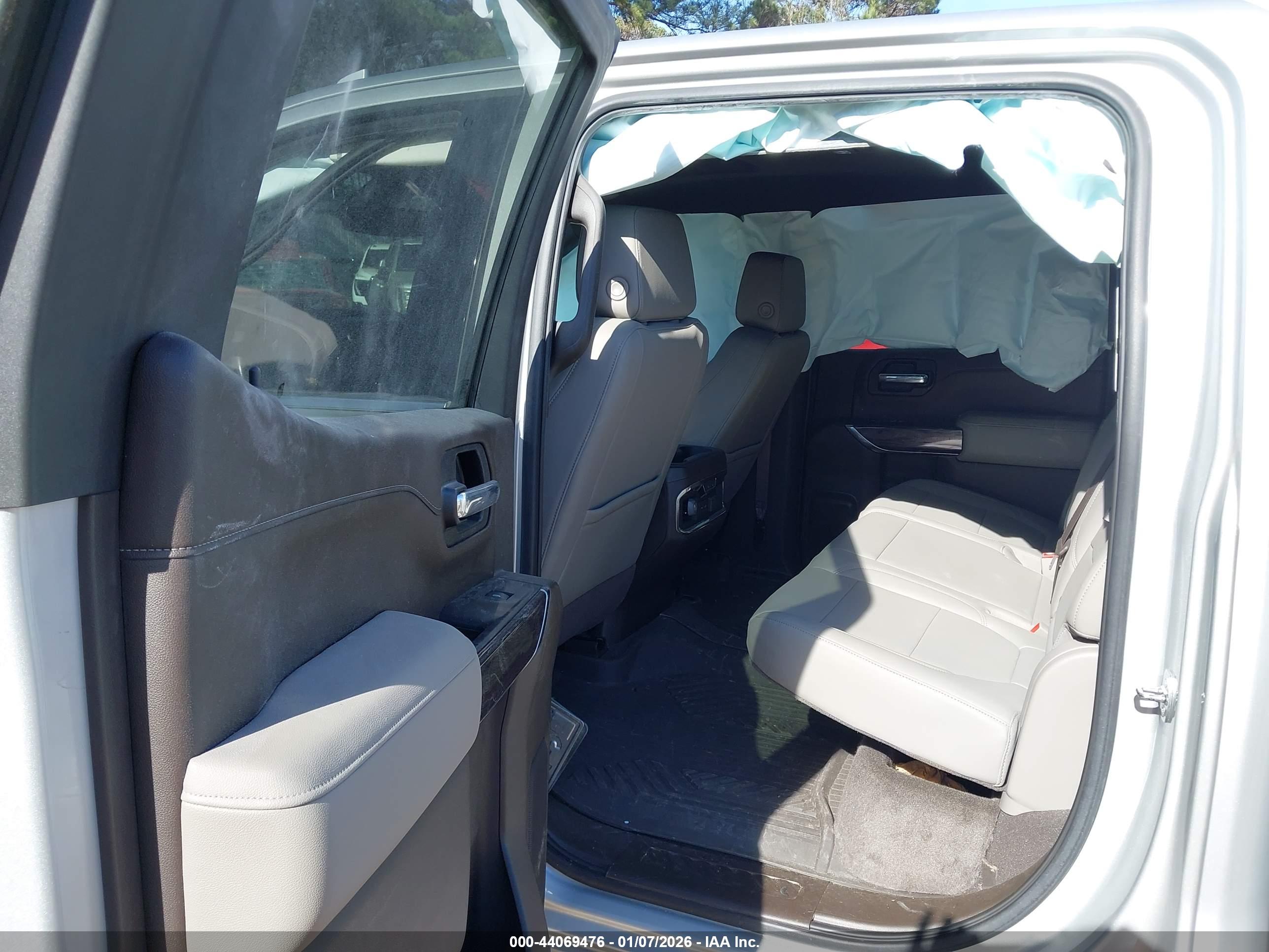 CHEVROLET SILVERADO image 8