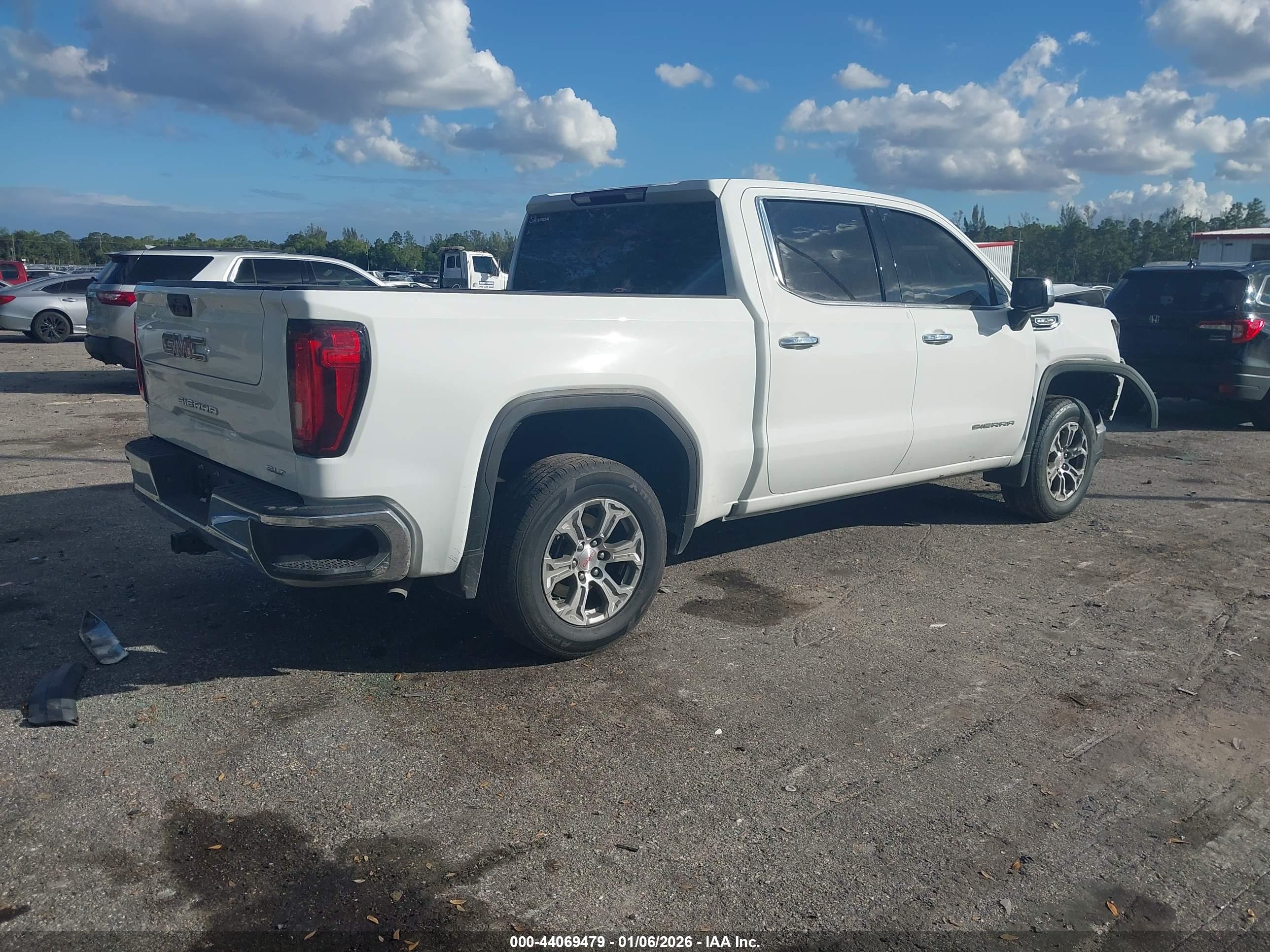 GMC SIERRA image 4