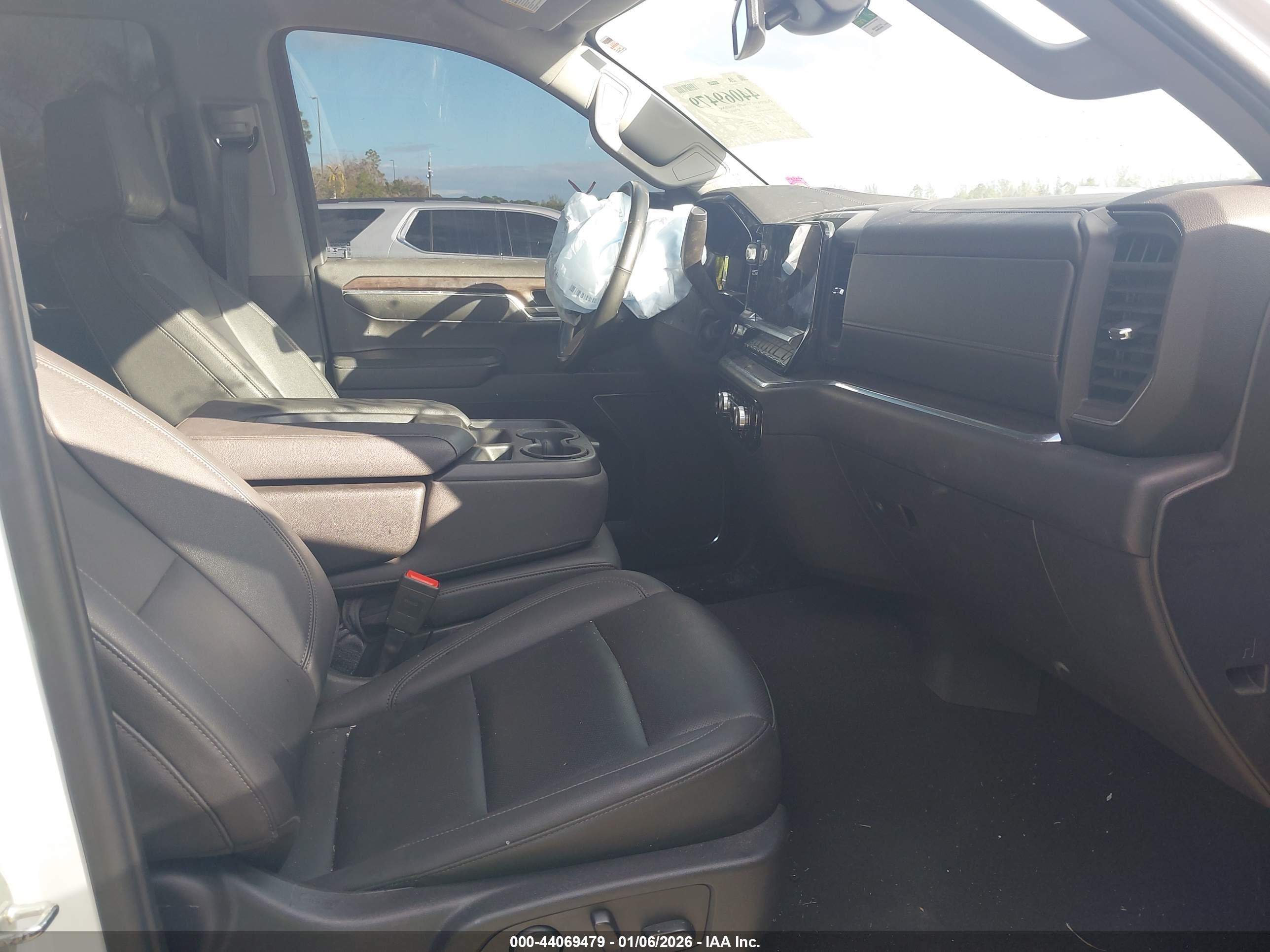 GMC SIERRA image 5
