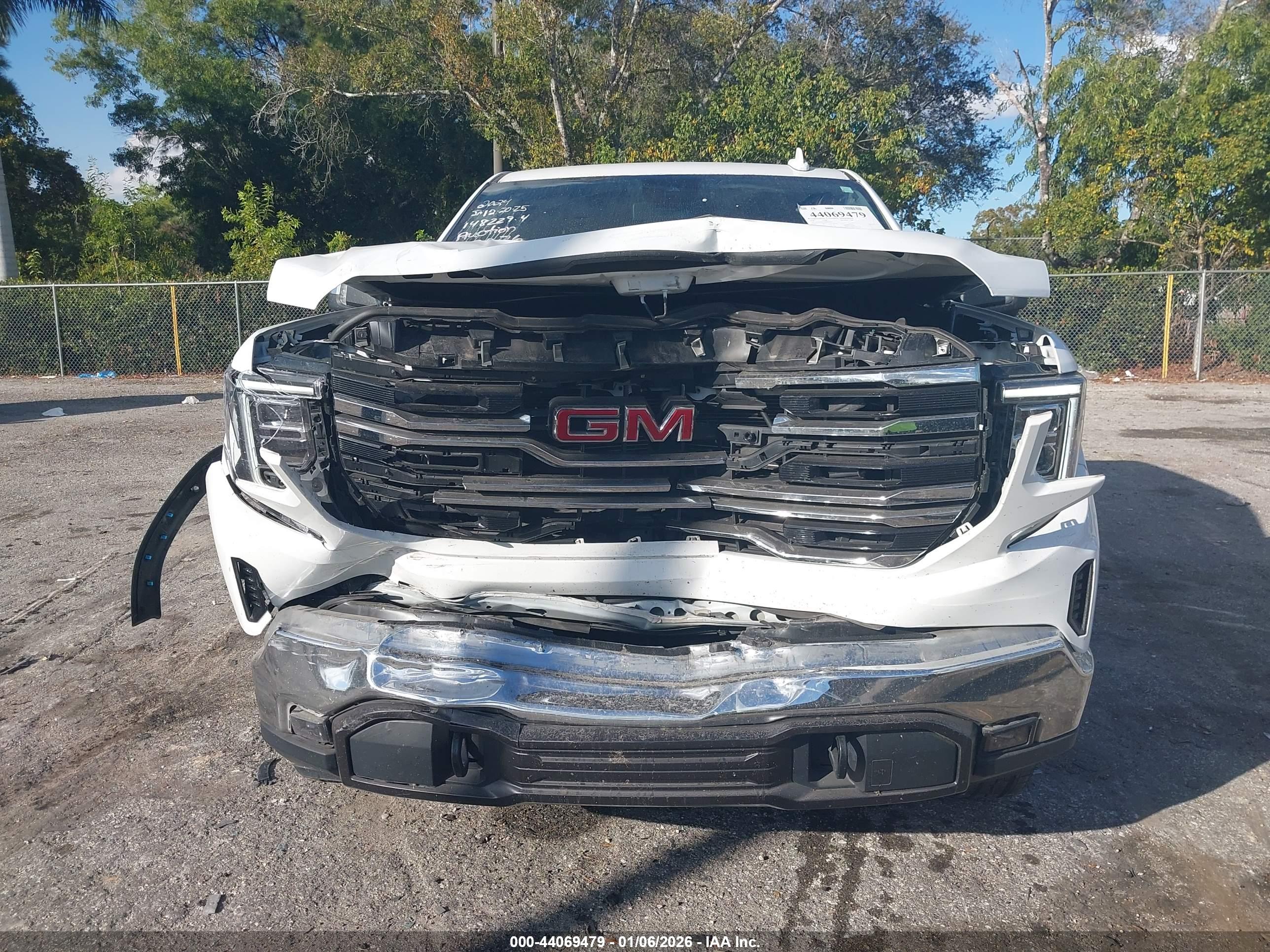 GMC SIERRA image 6