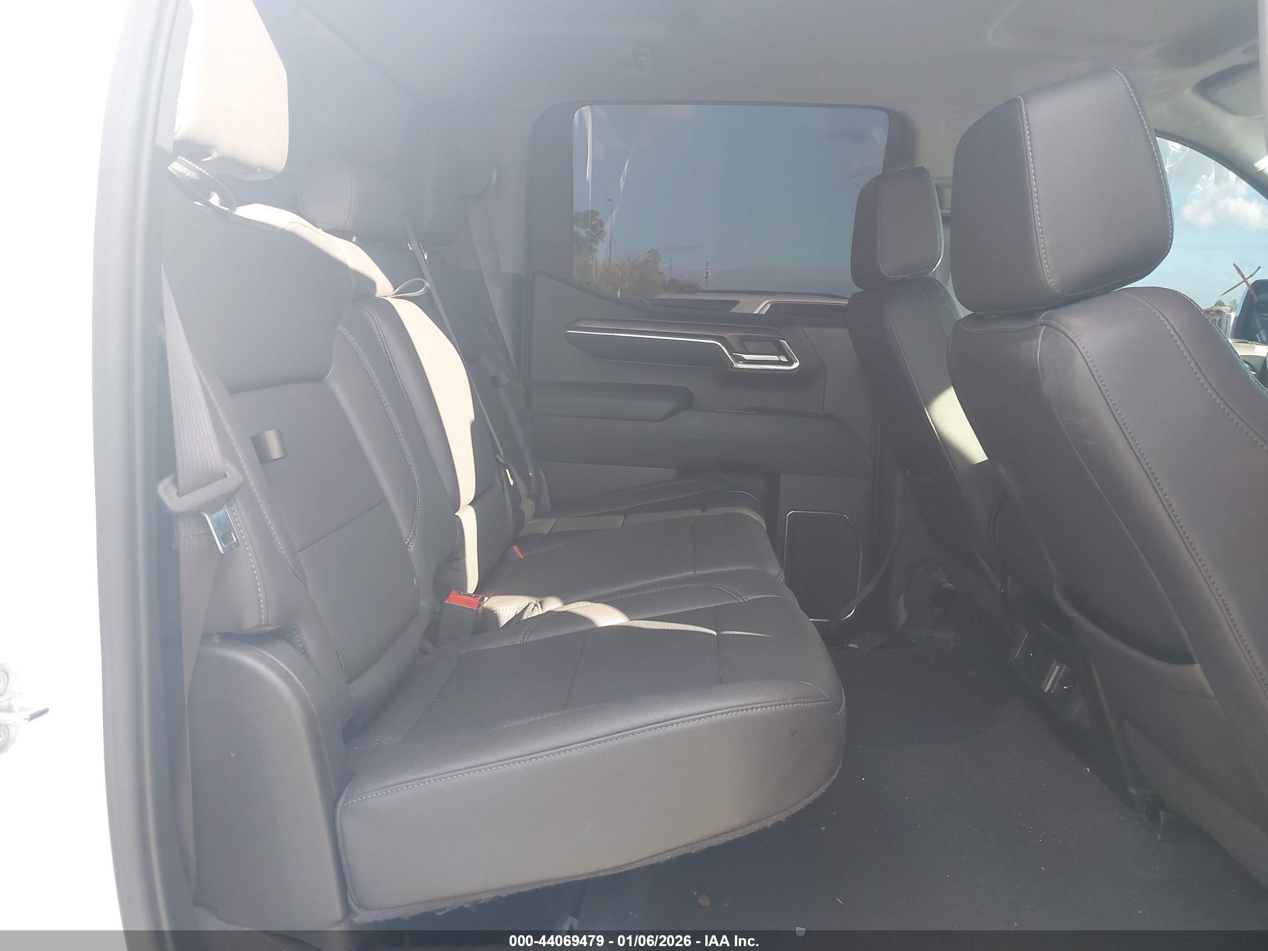 GMC SIERRA image 8