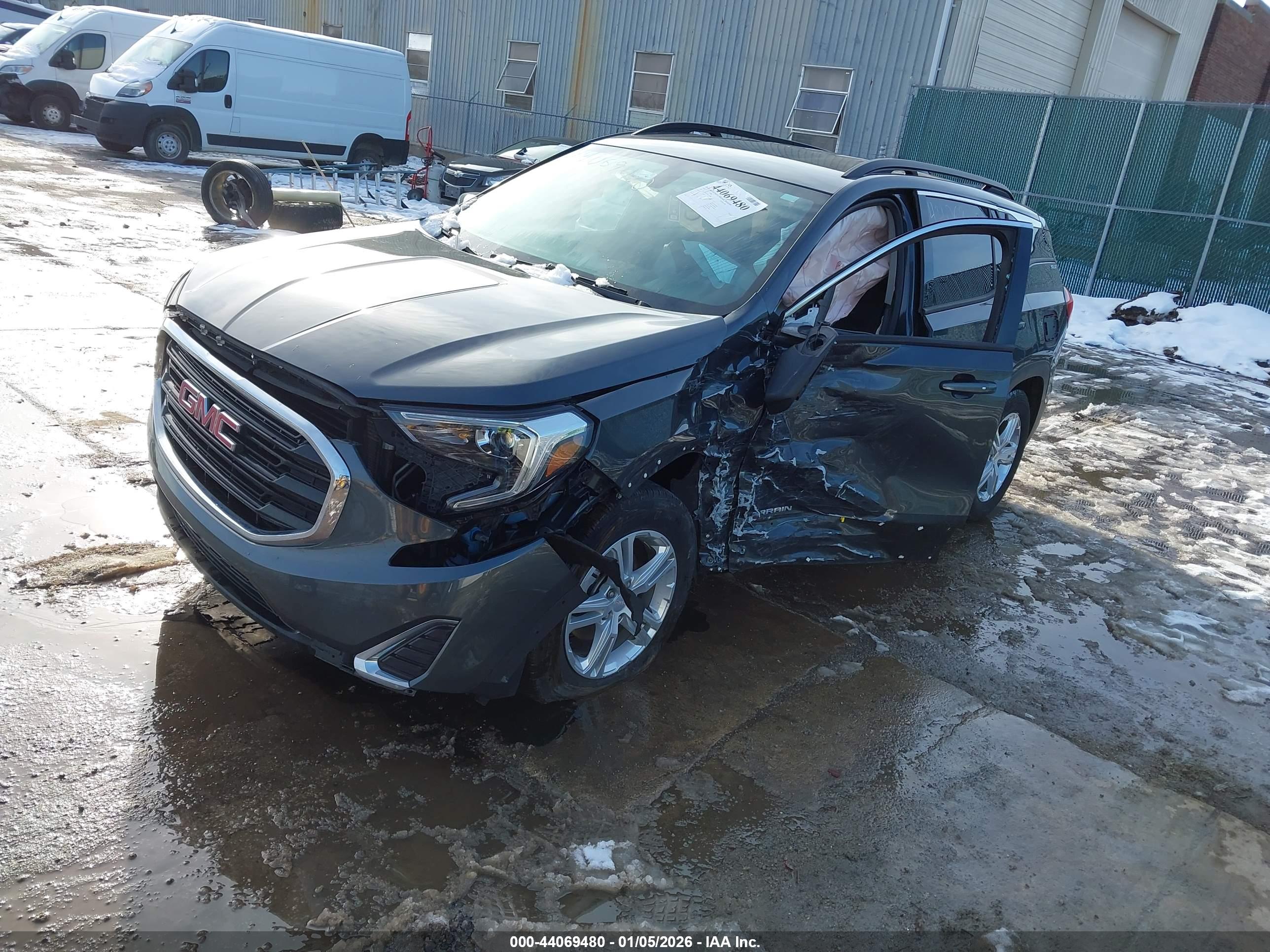 GMC TERRAIN image 2