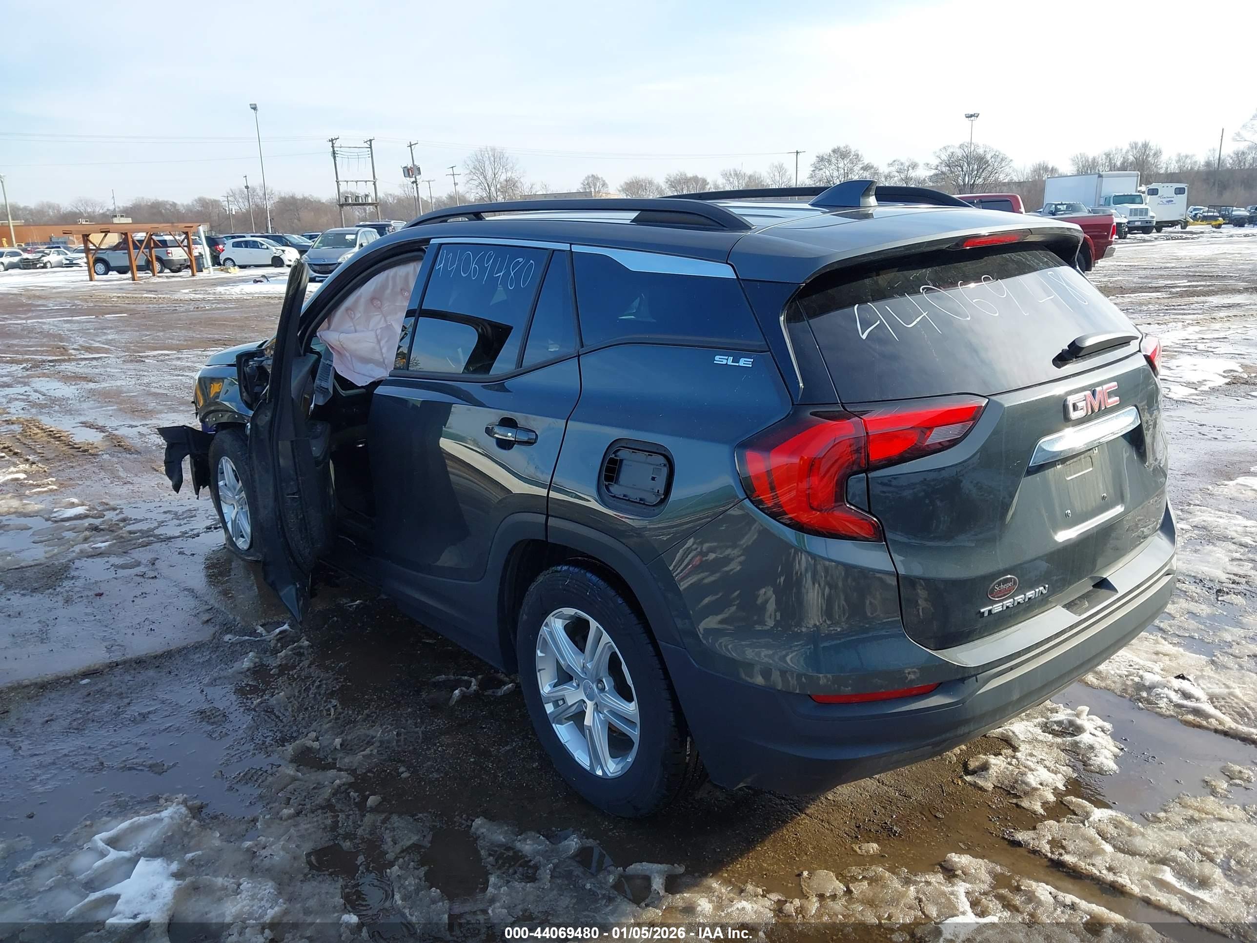 GMC TERRAIN image 3