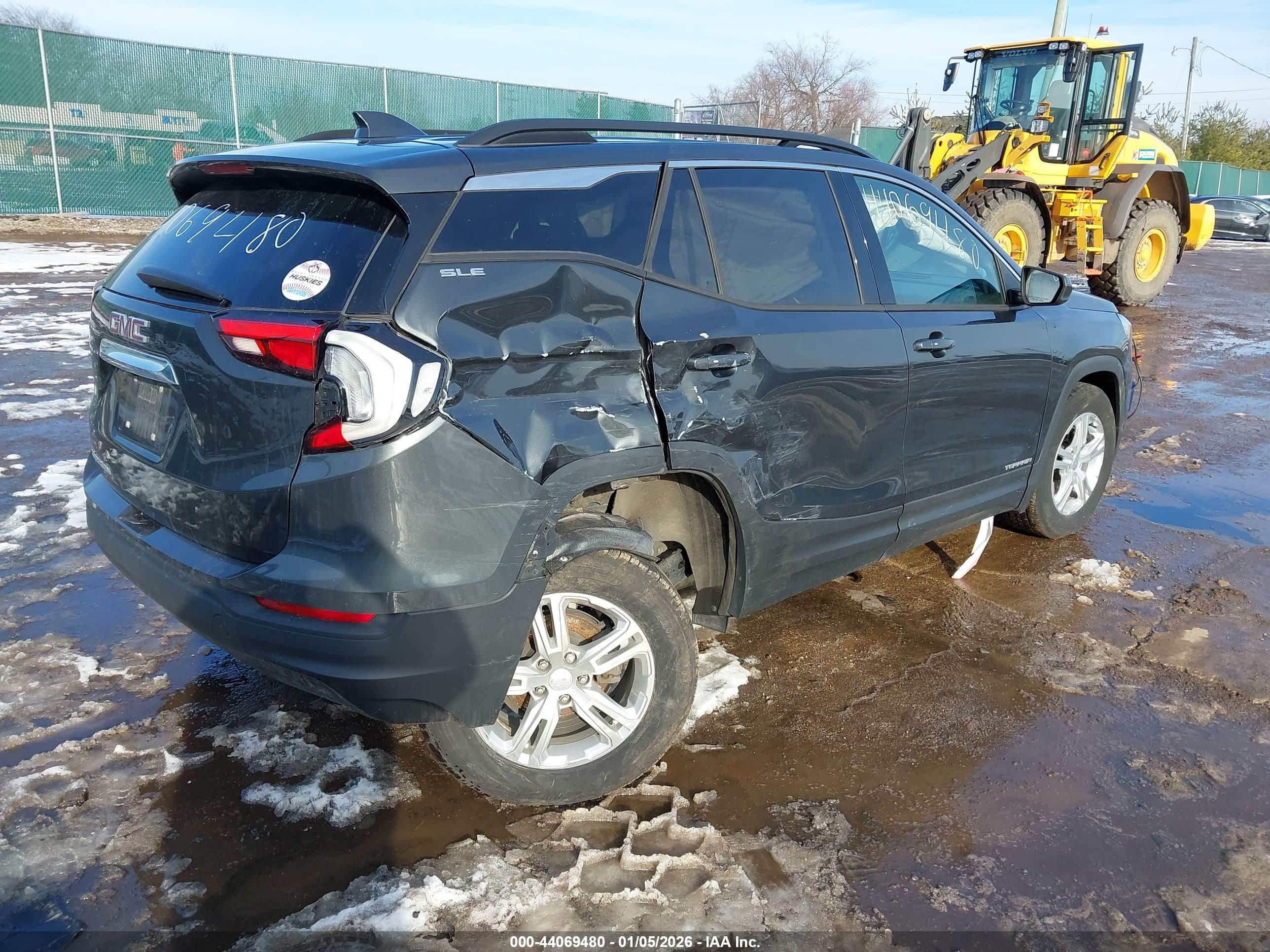 GMC TERRAIN image 4