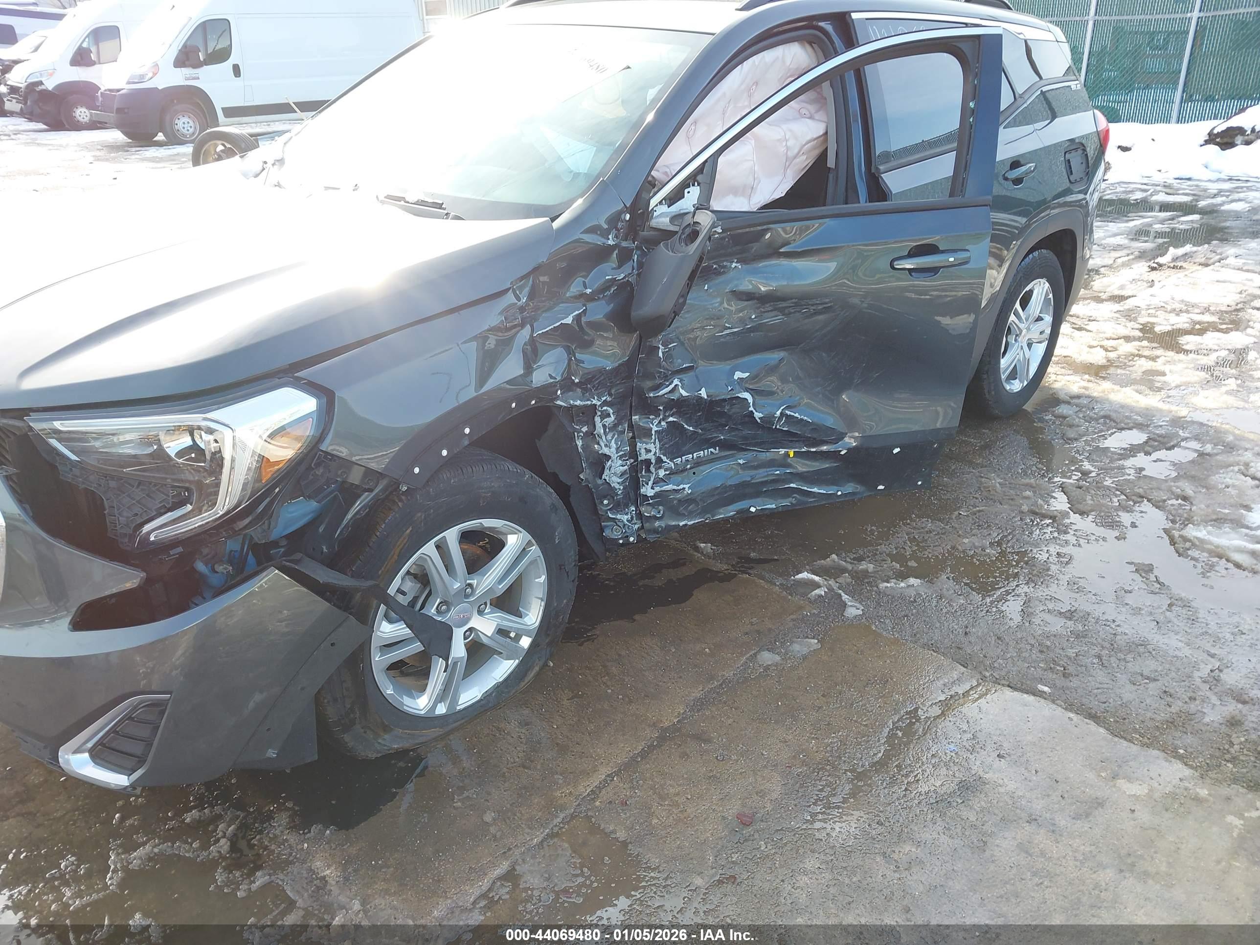 GMC TERRAIN image 6