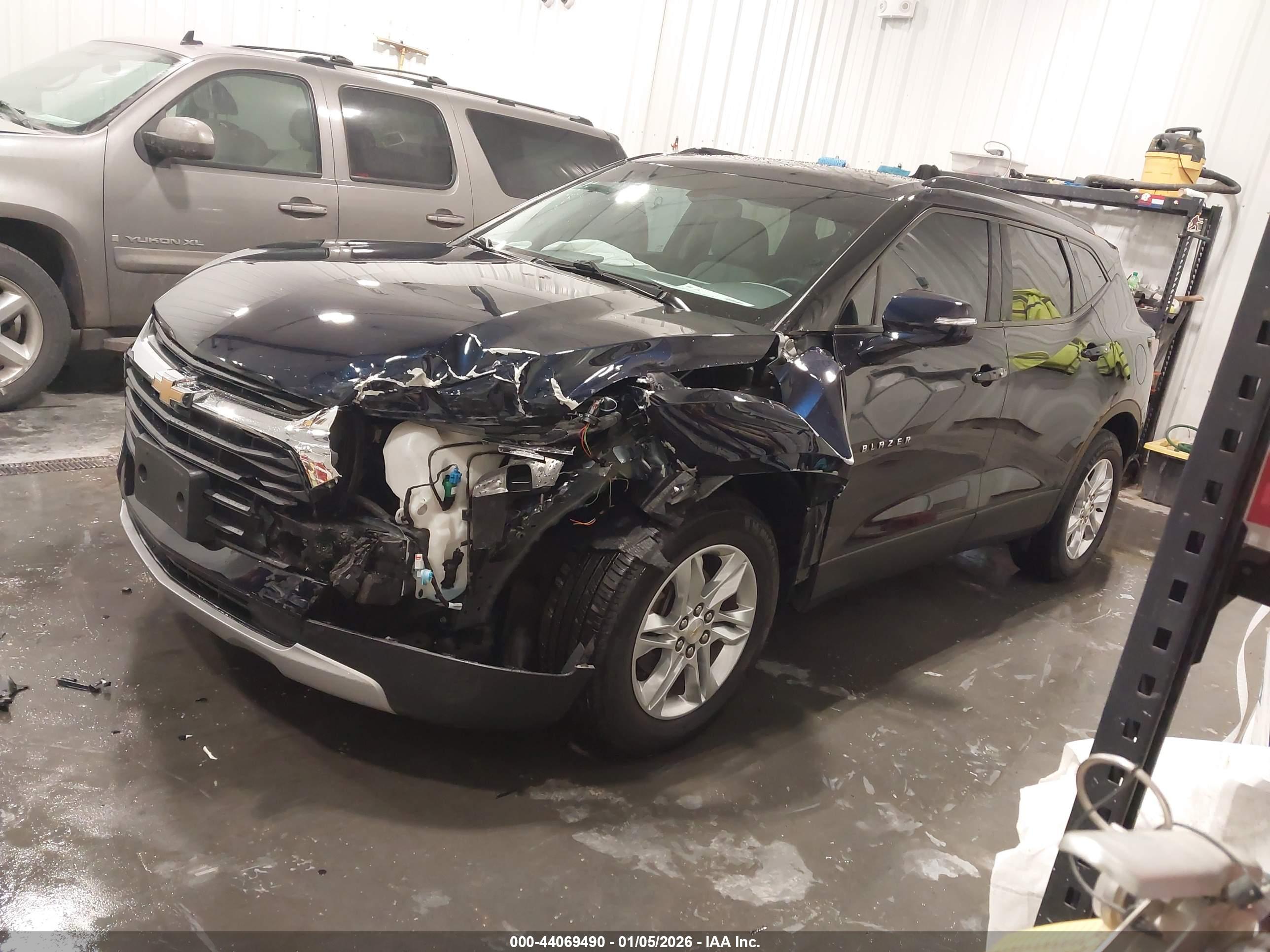 CHEVROLET BLAZER image 2