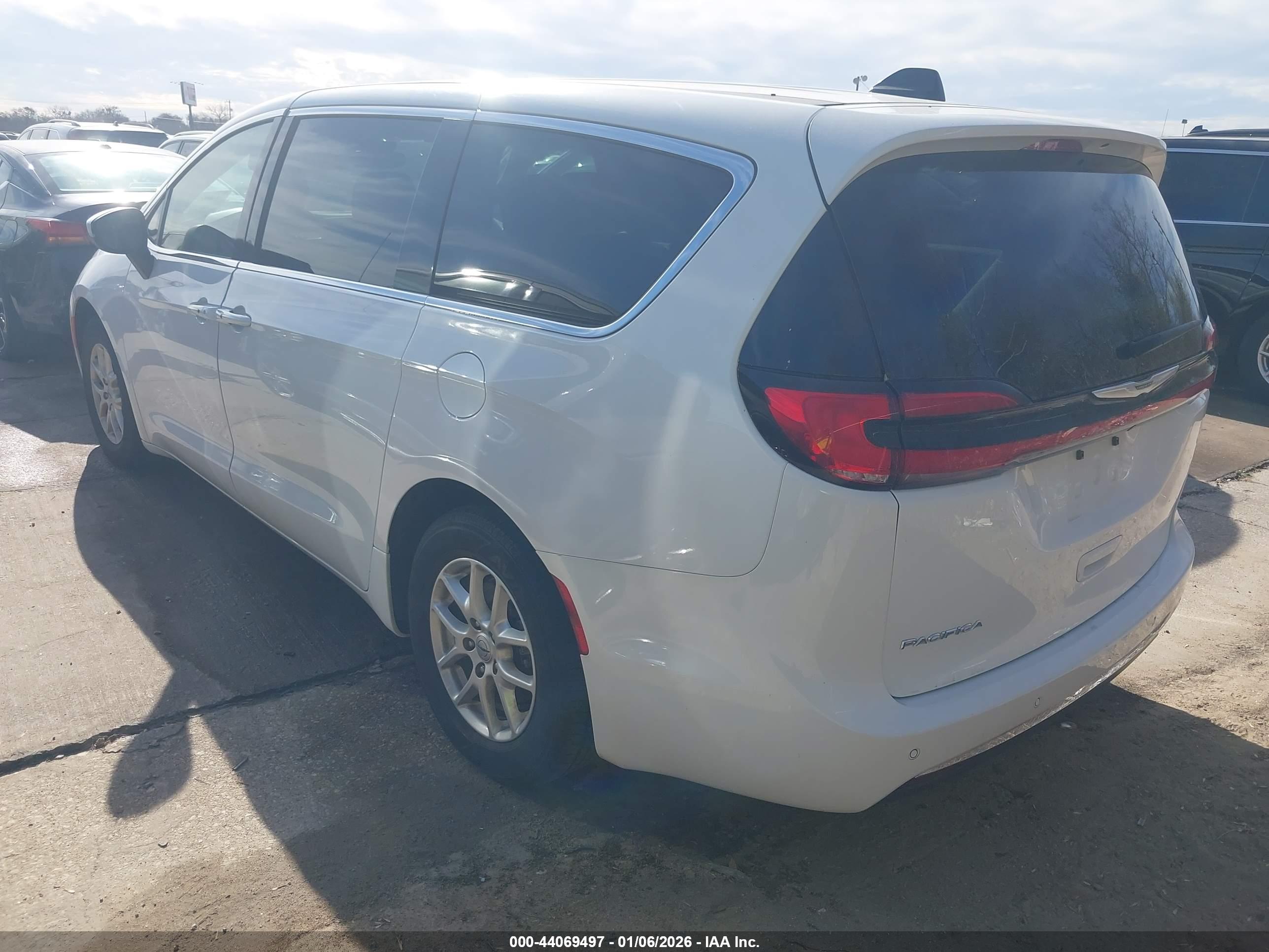 CHRYSLER PACIFICA image 3