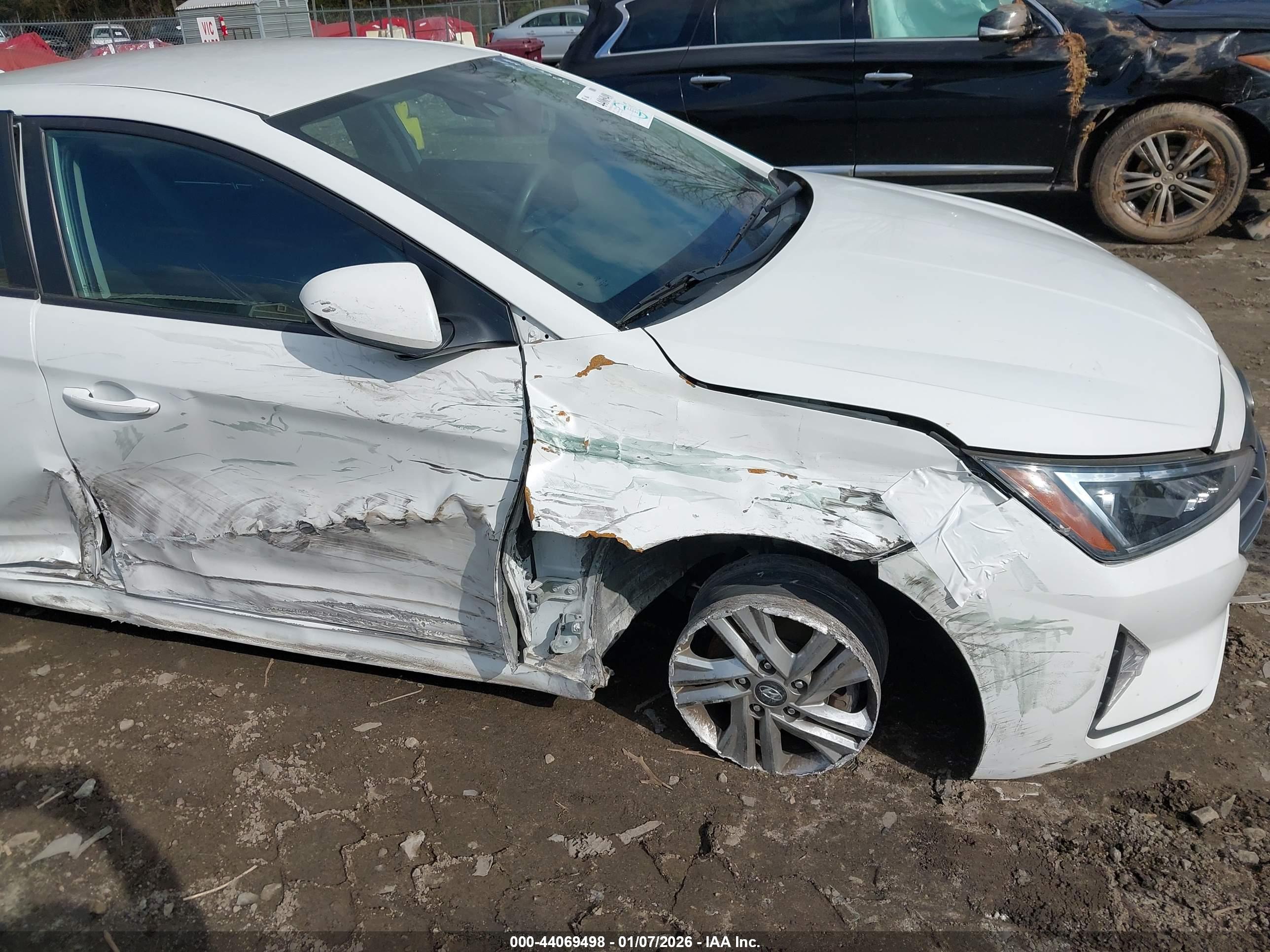 HYUNDAI ELANTRA image 6