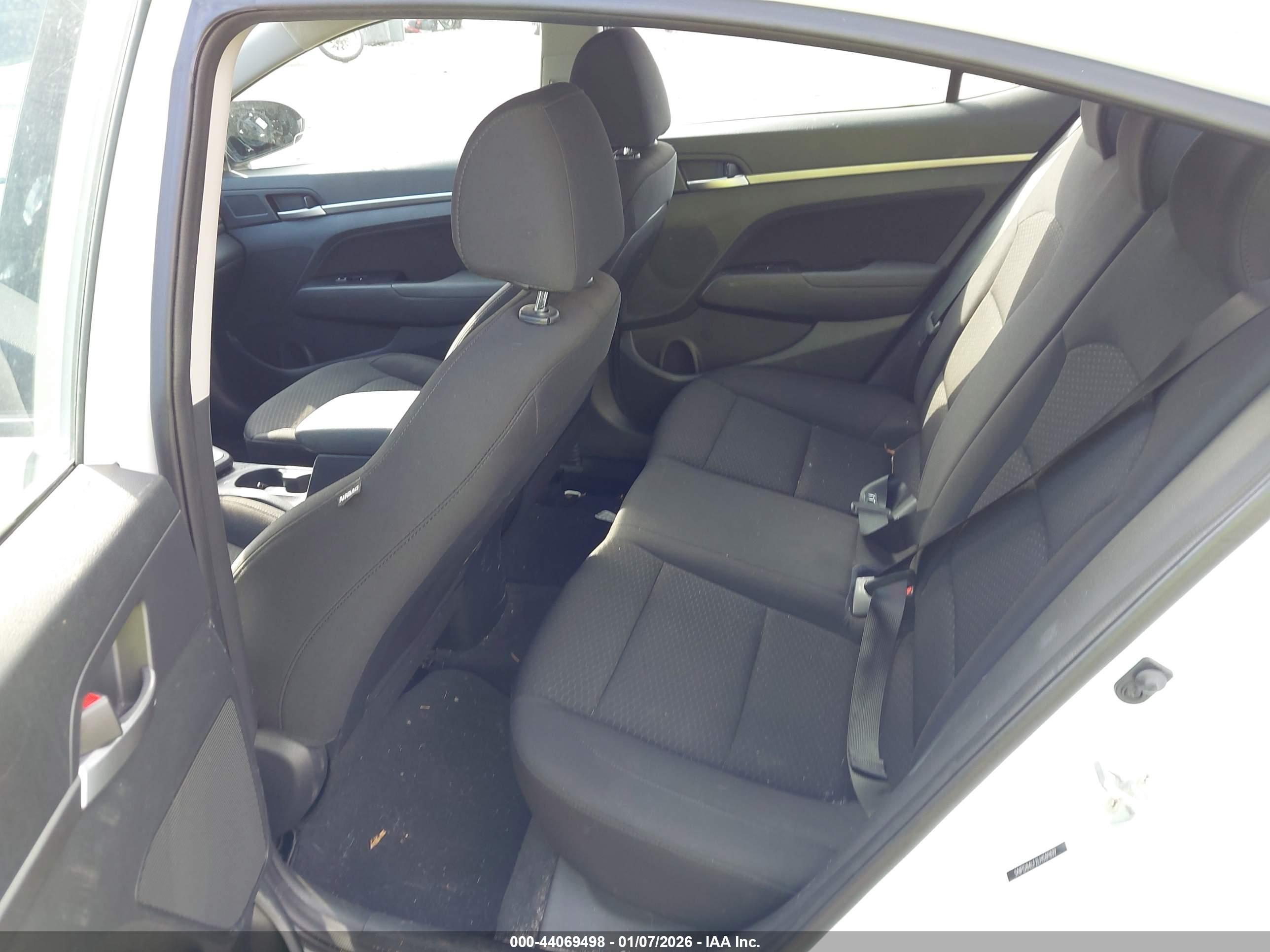 HYUNDAI ELANTRA image 8