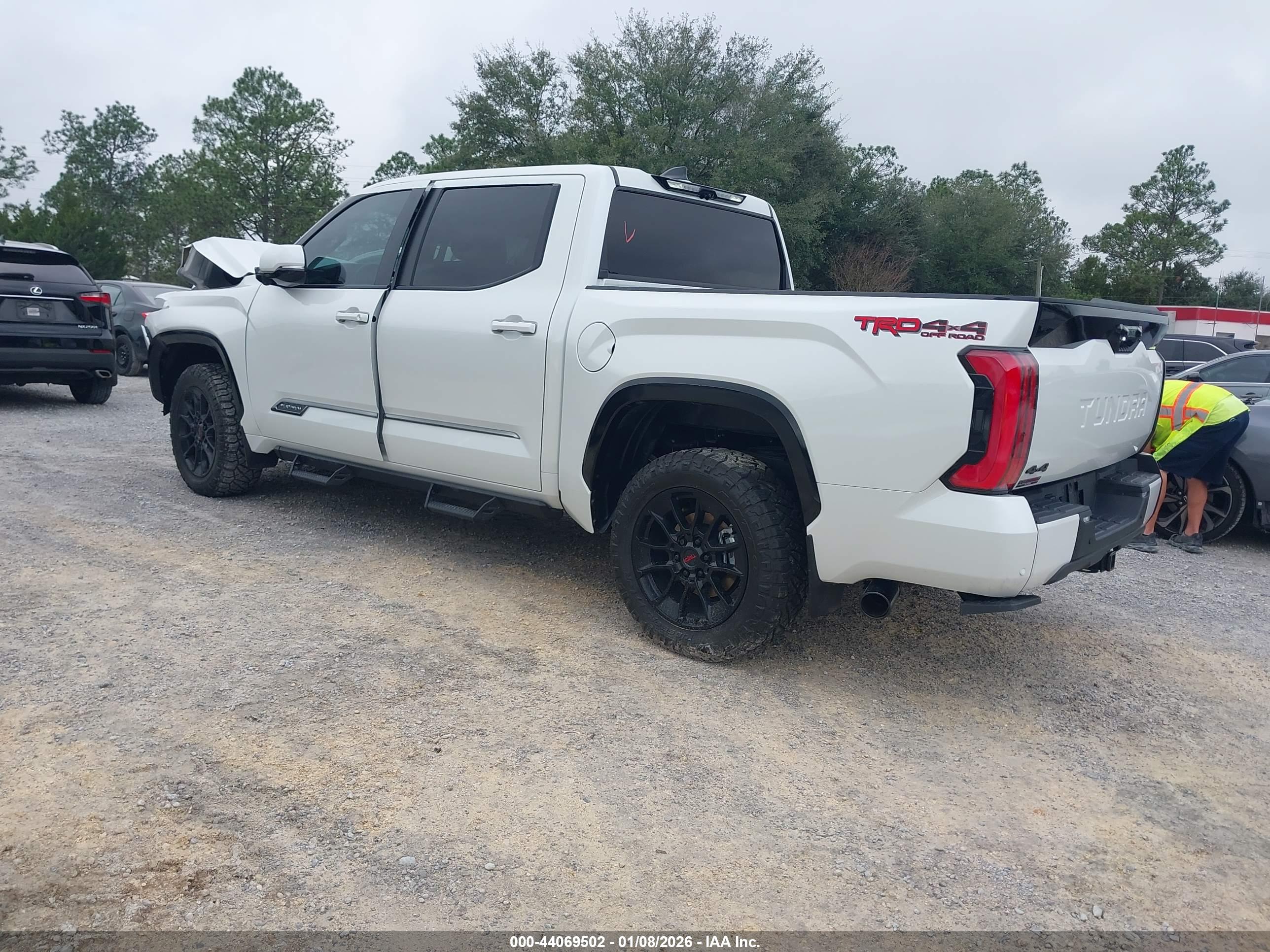 TOYOTA TUNDRA image 3