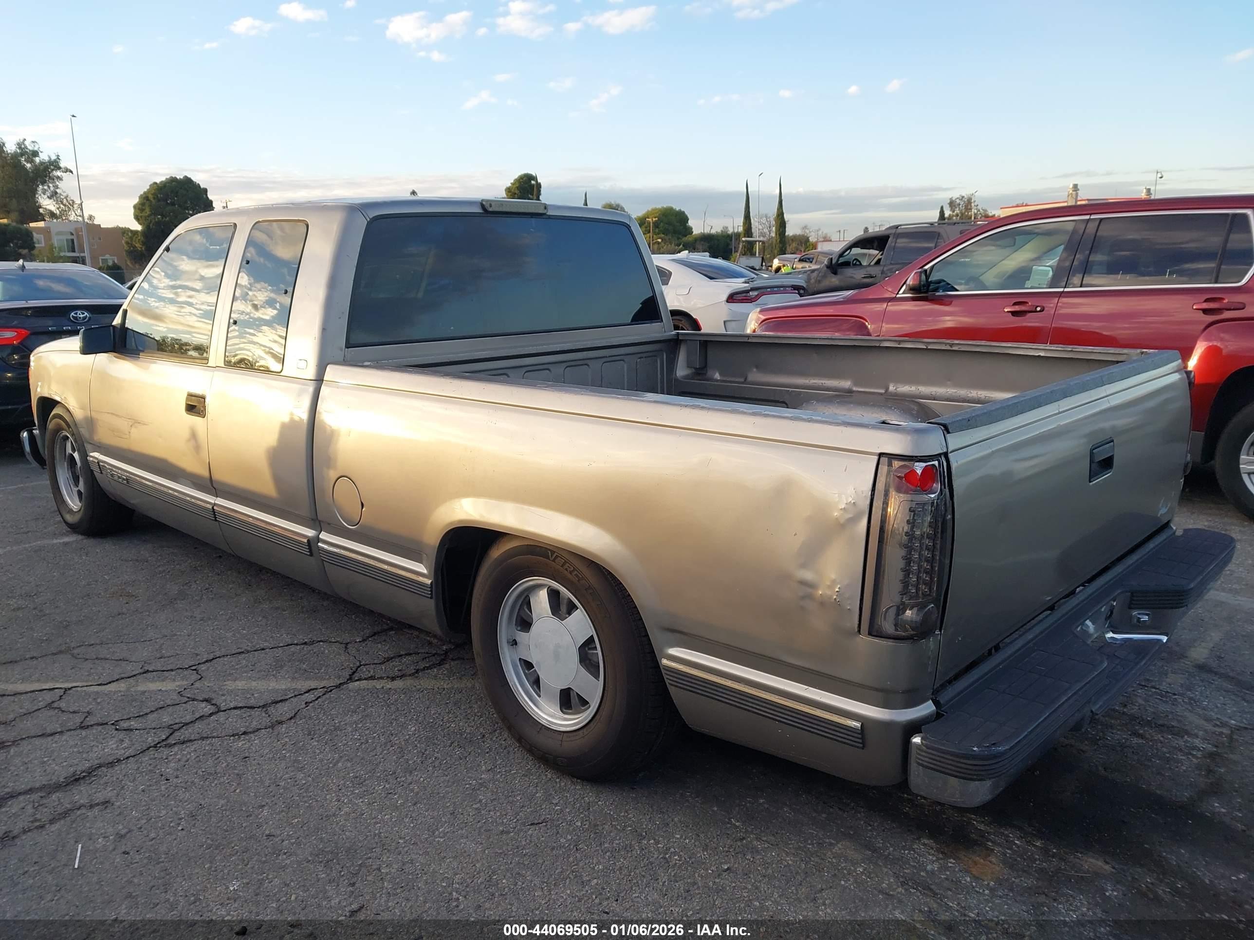 CHEVROLET C1500 image 3