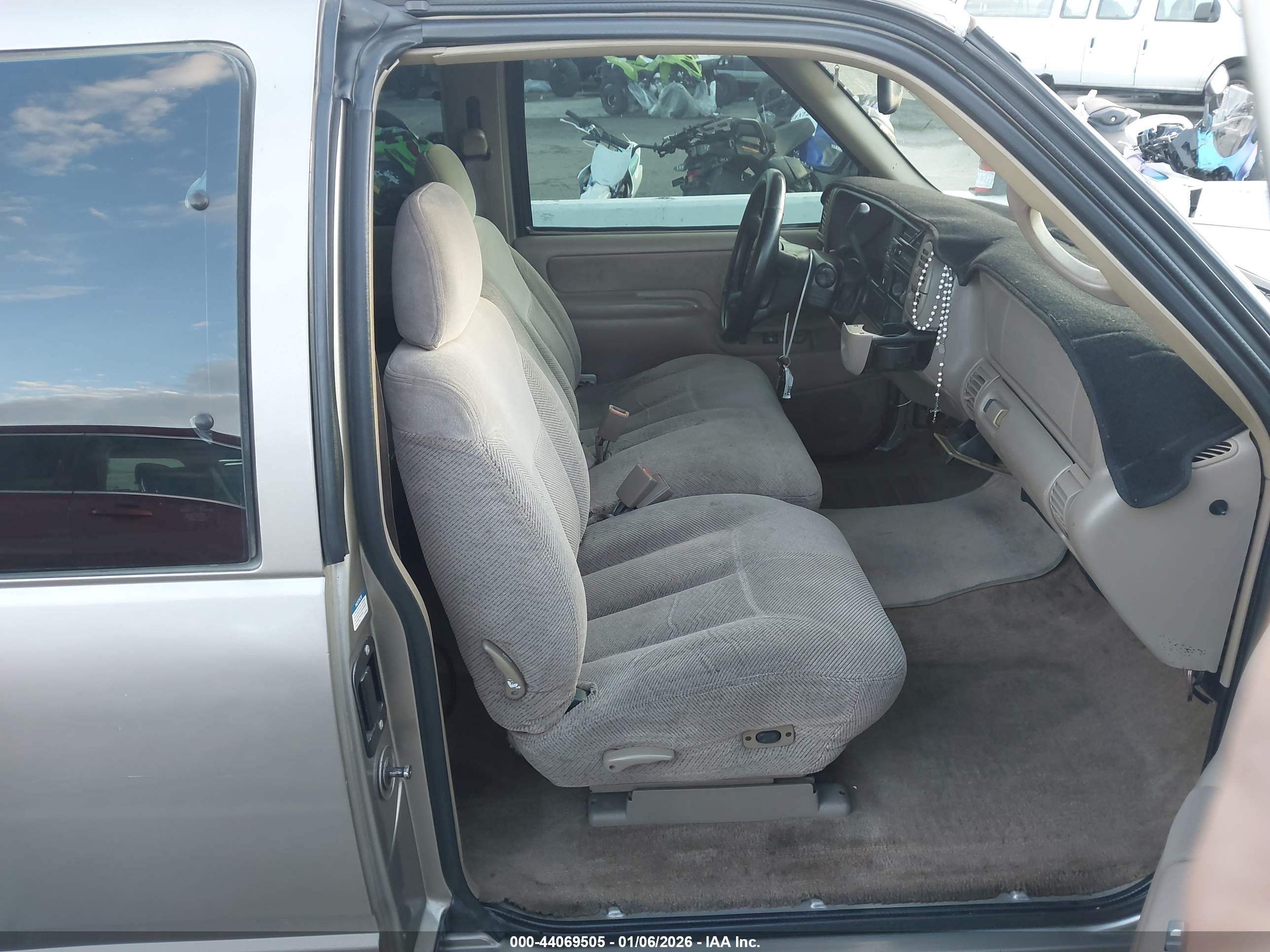 CHEVROLET C1500 image 5