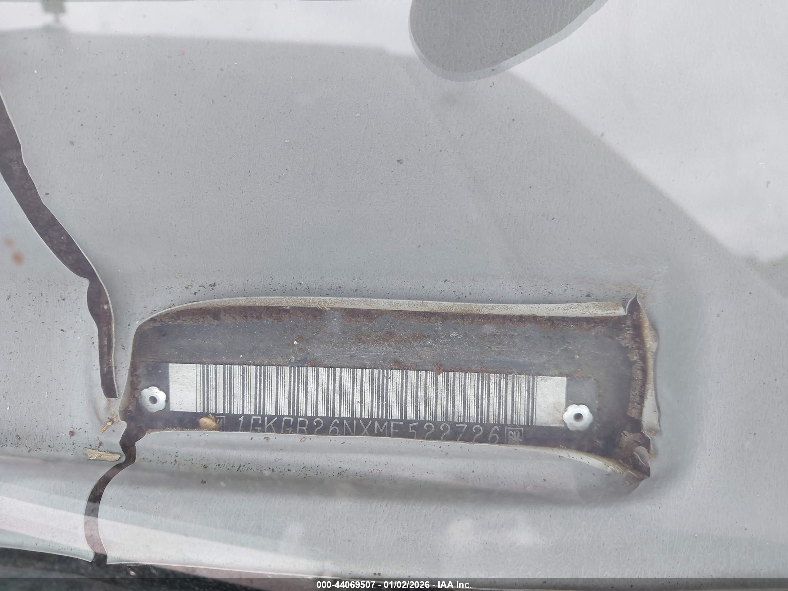 GMC SUBURBAN image 9