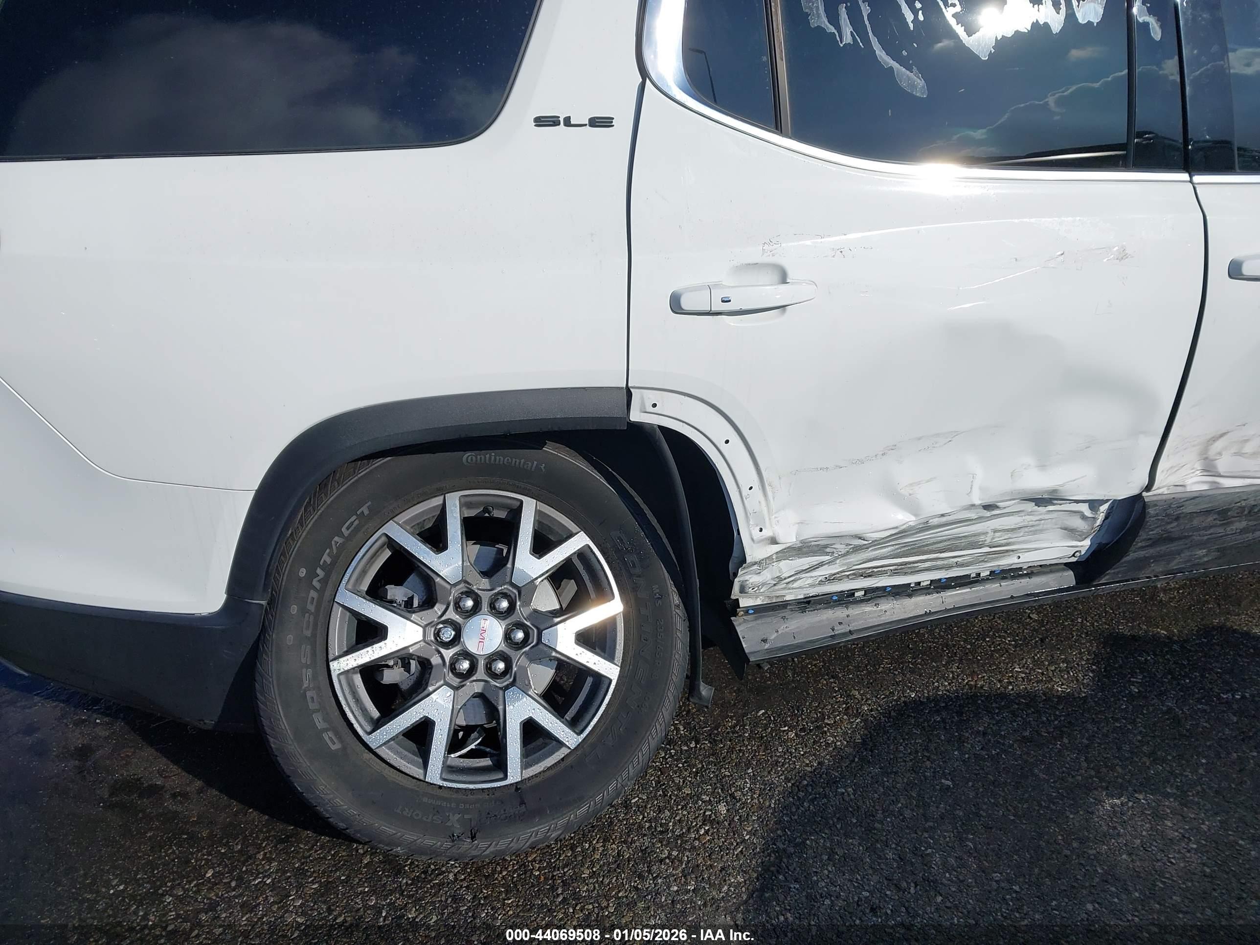 GMC ACADIA image 6